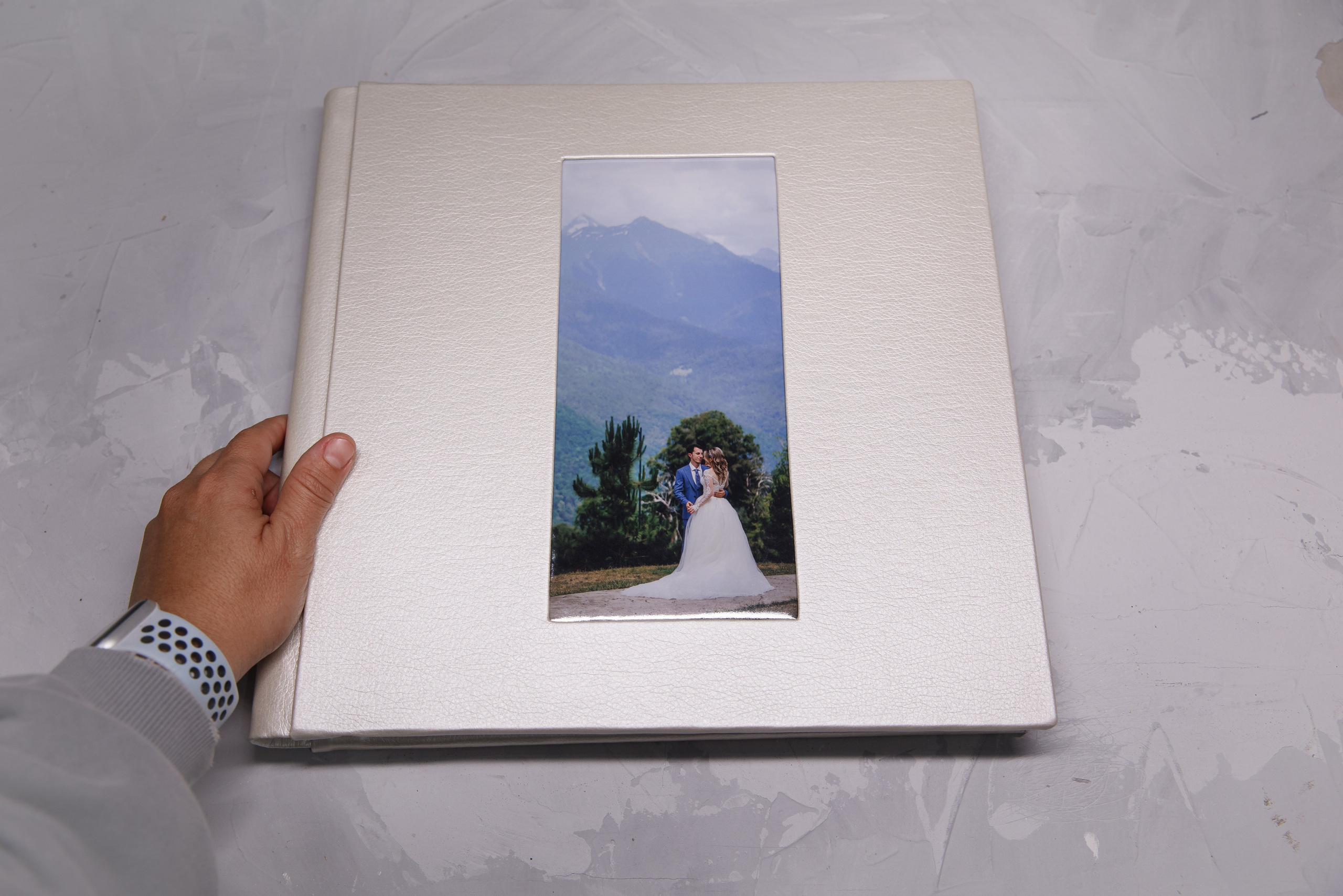 ЛЕВИН. Заказать индивидуальную фотокнигу ручной работы