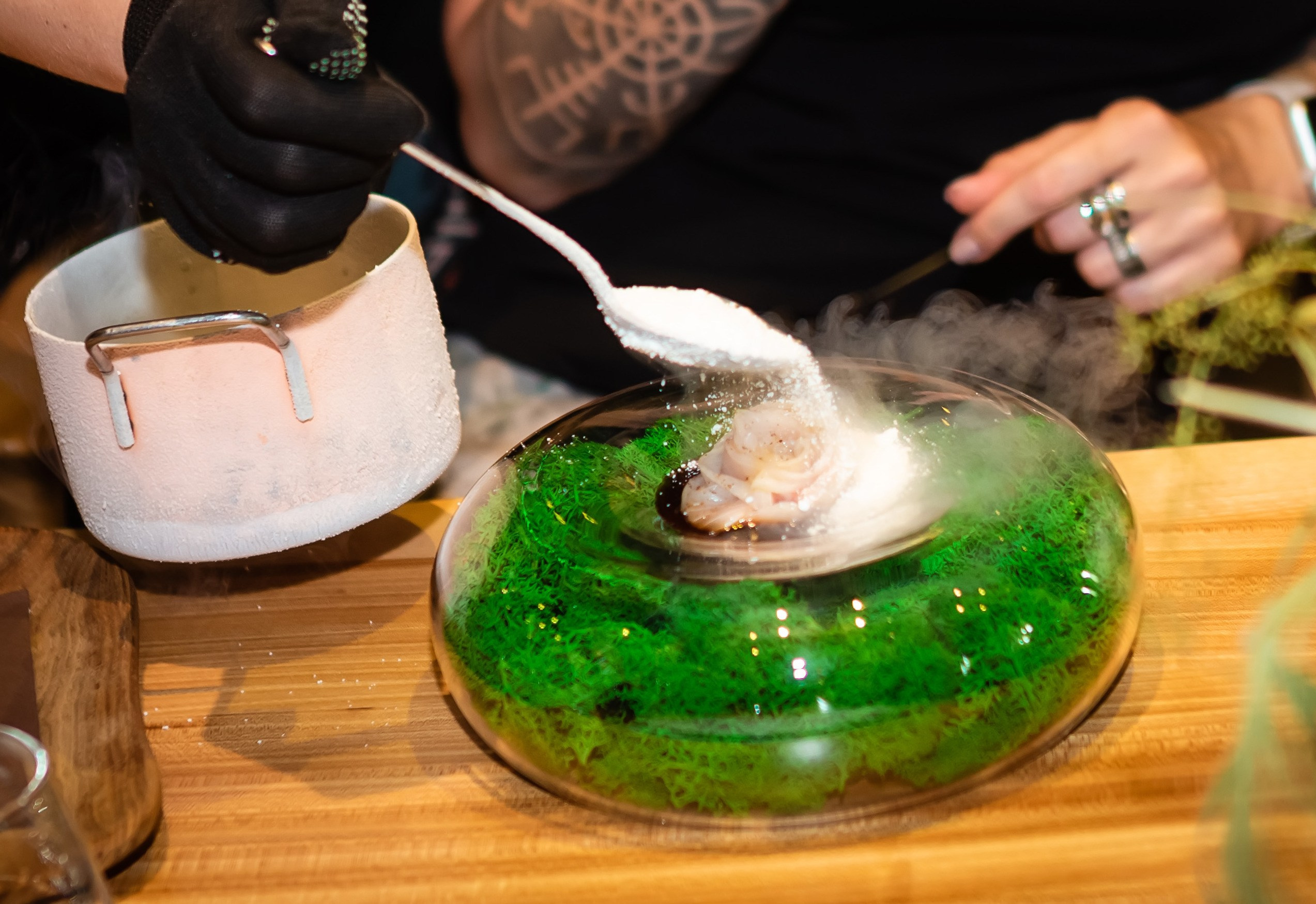 лучший ресторан Красноярска авторская кухня ресторан Хозяин тайги кафе Чешуя Тунгуска вкусная сибирская кухня изысканный вкус гастро тур путешествие где вкусно поесть атмосферный интерьер куда сходить экскурсия Красноярск