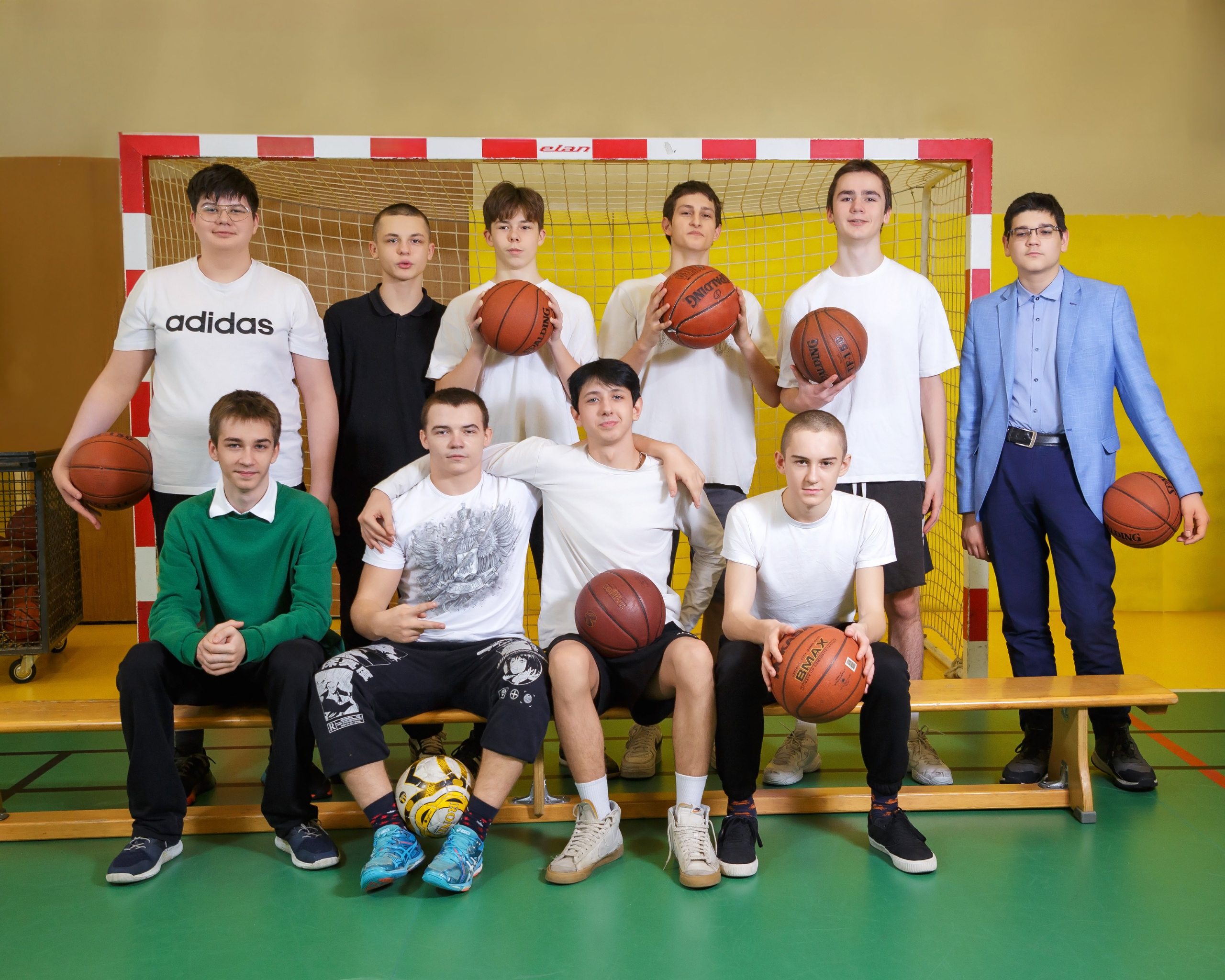 Выпускной альбом для 9 Класса. Выпускные альбомы и школьный фотограф в Подольске, Троицке, Щербинке, Москве и Московской области