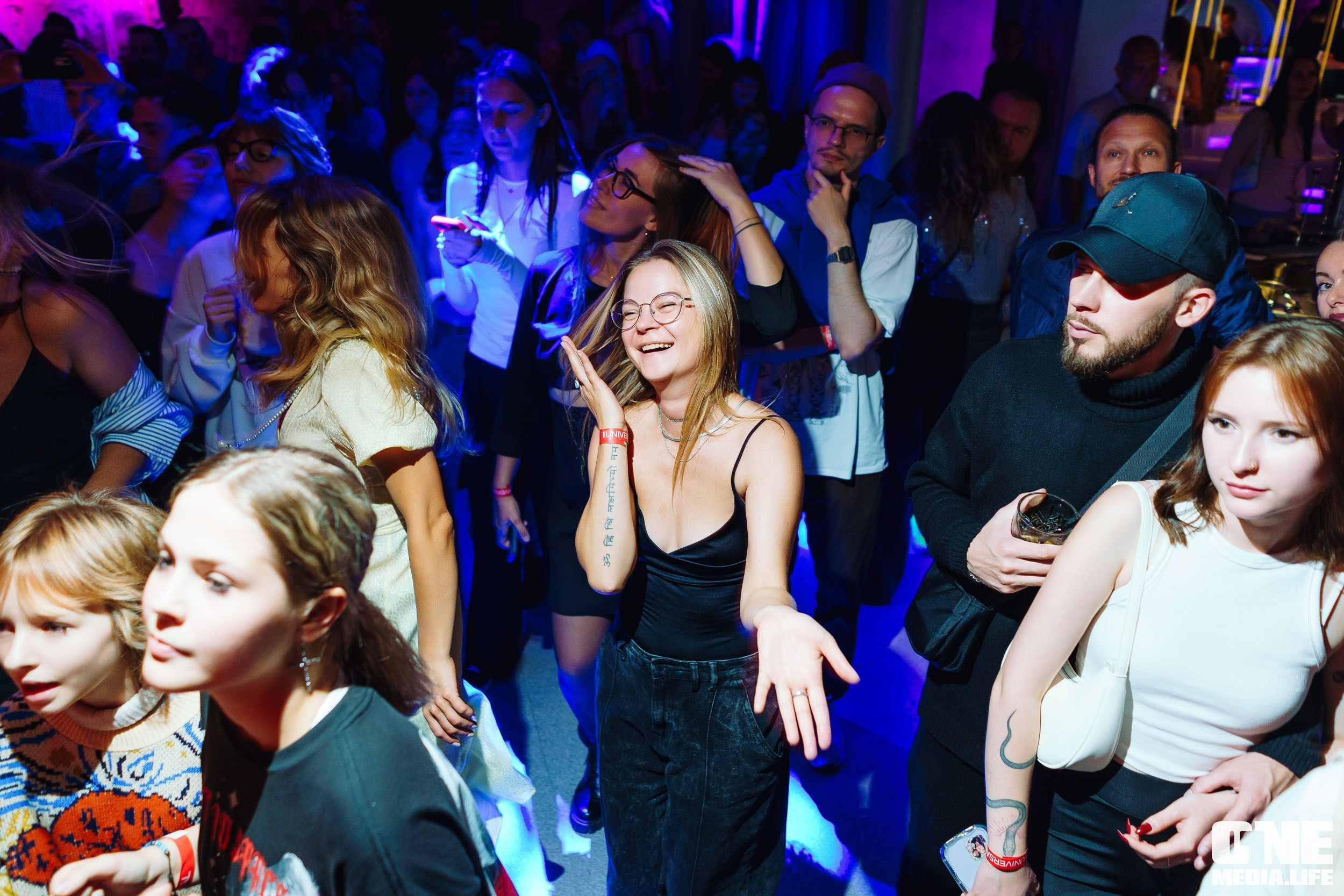 Фоторепортаж из клуба UNIVERSAL. One Media Life: фоторепортажи, фотоотчеты с мероприятий и заведений