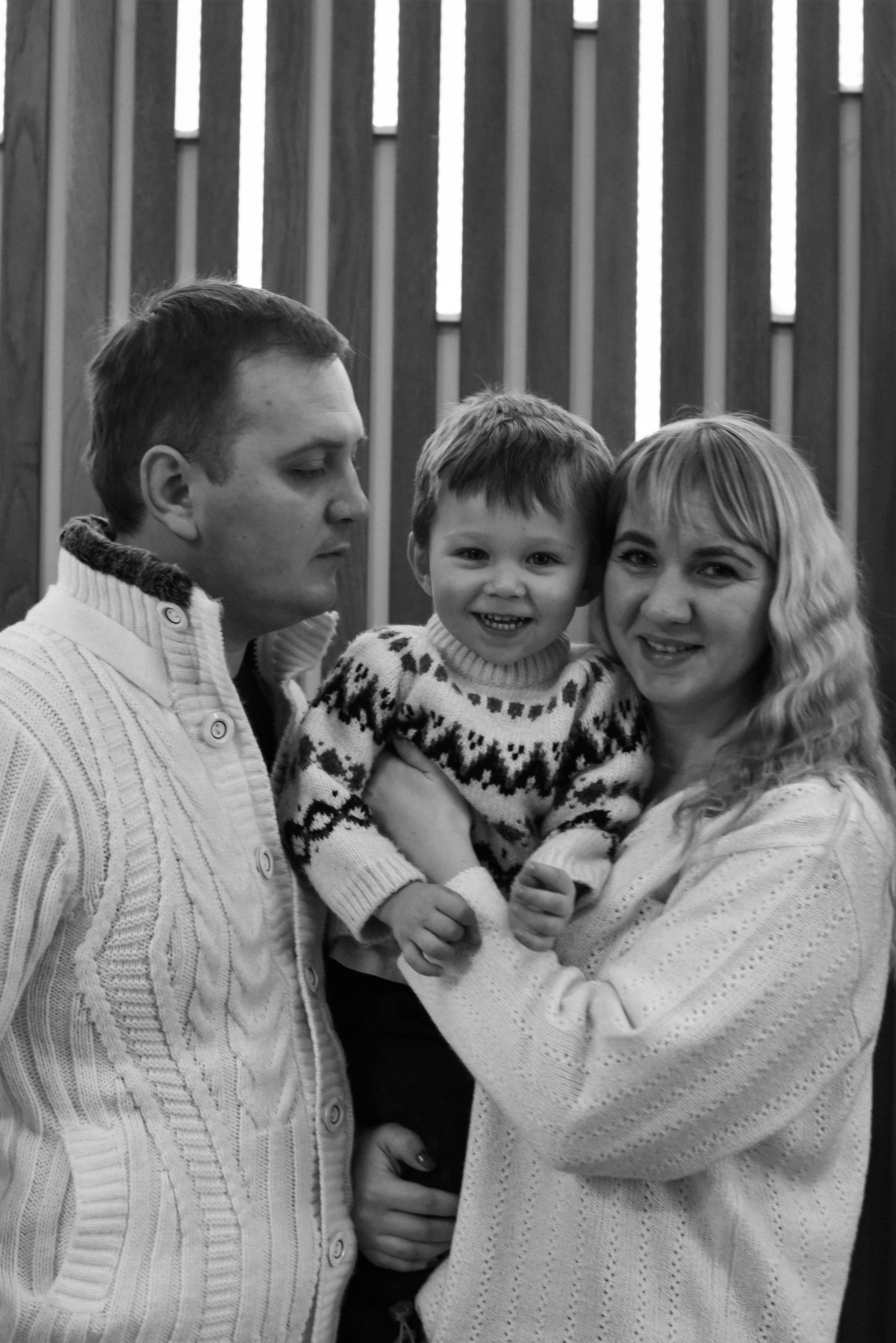 Съемка семьи в кафе. Новогоднее настроение. Женский и семейный фотограф Людмила Богачкина