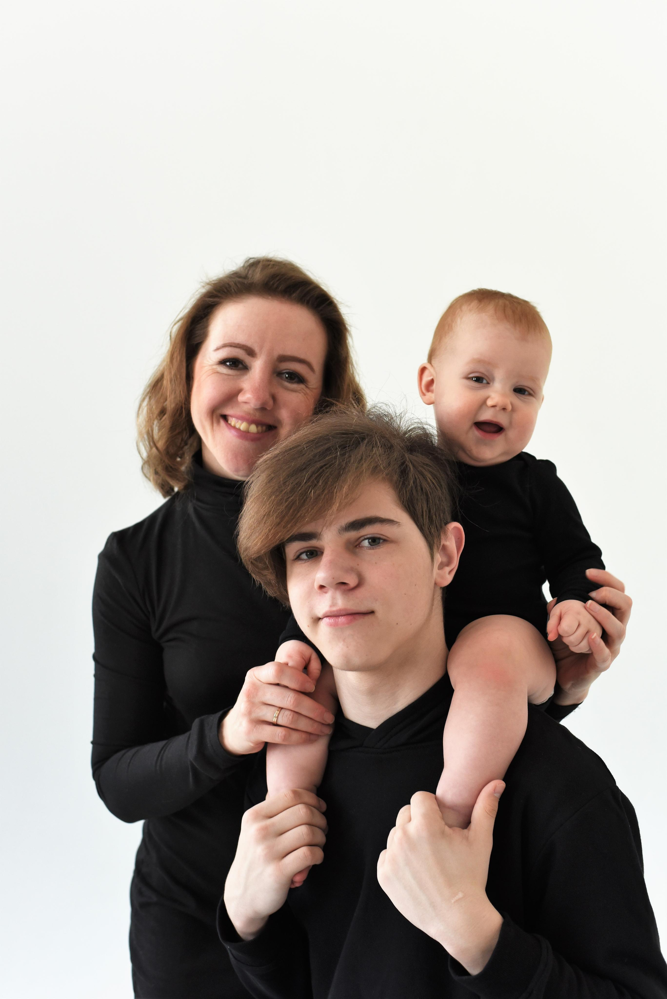 Студийная съемка. Минимализм. Женский и семейный фотограф Людмила Богачкина