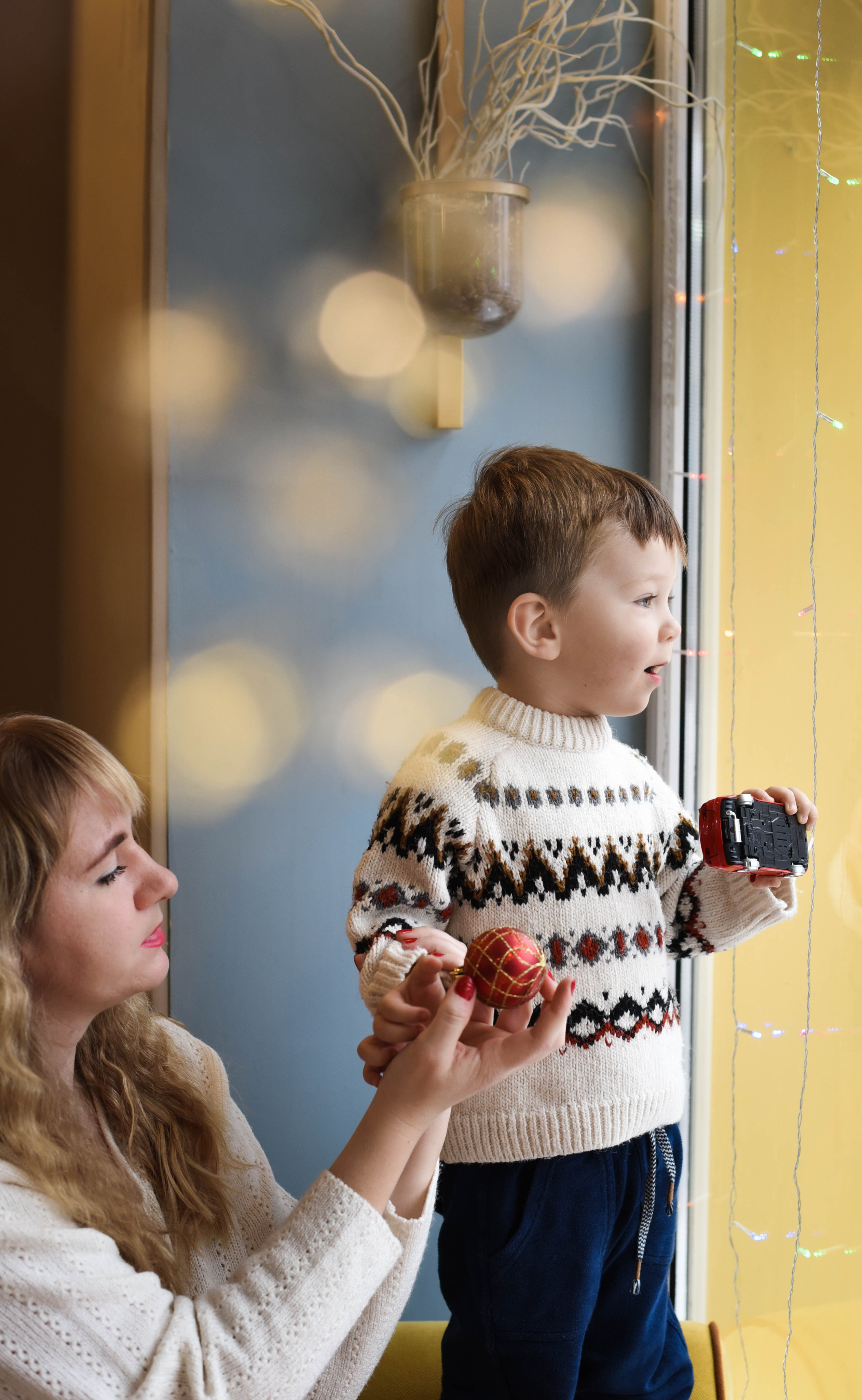 Съемка семьи в кафе. Новогоднее настроение. Женский и семейный фотограф Людмила Богачкина