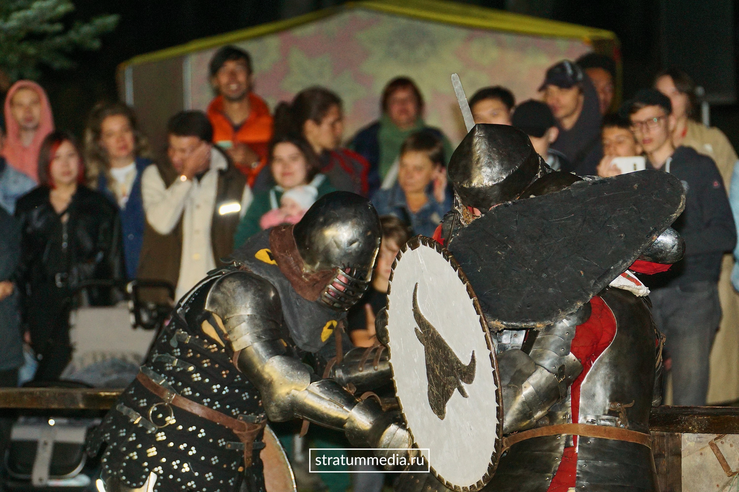 Fire Show at Park. Stratum Media — Фото-Видео Съемки