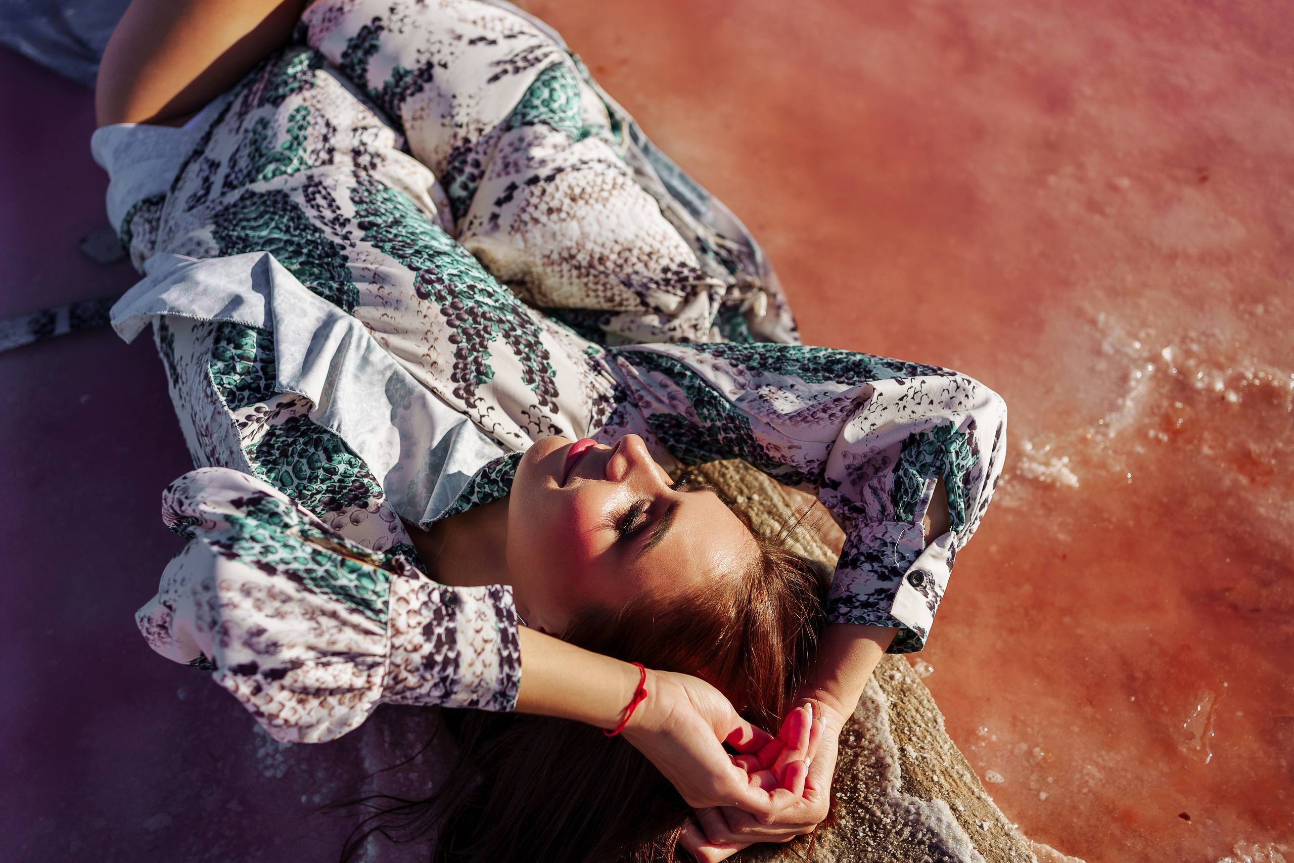 Фотосессия девушки на розовом озере. Фотосессия в Евпатории. Розовое озеро в Евпатории. Фотограф Зайцева Надежда в Крыму. Розовое озеро Сасык-Сиваш.