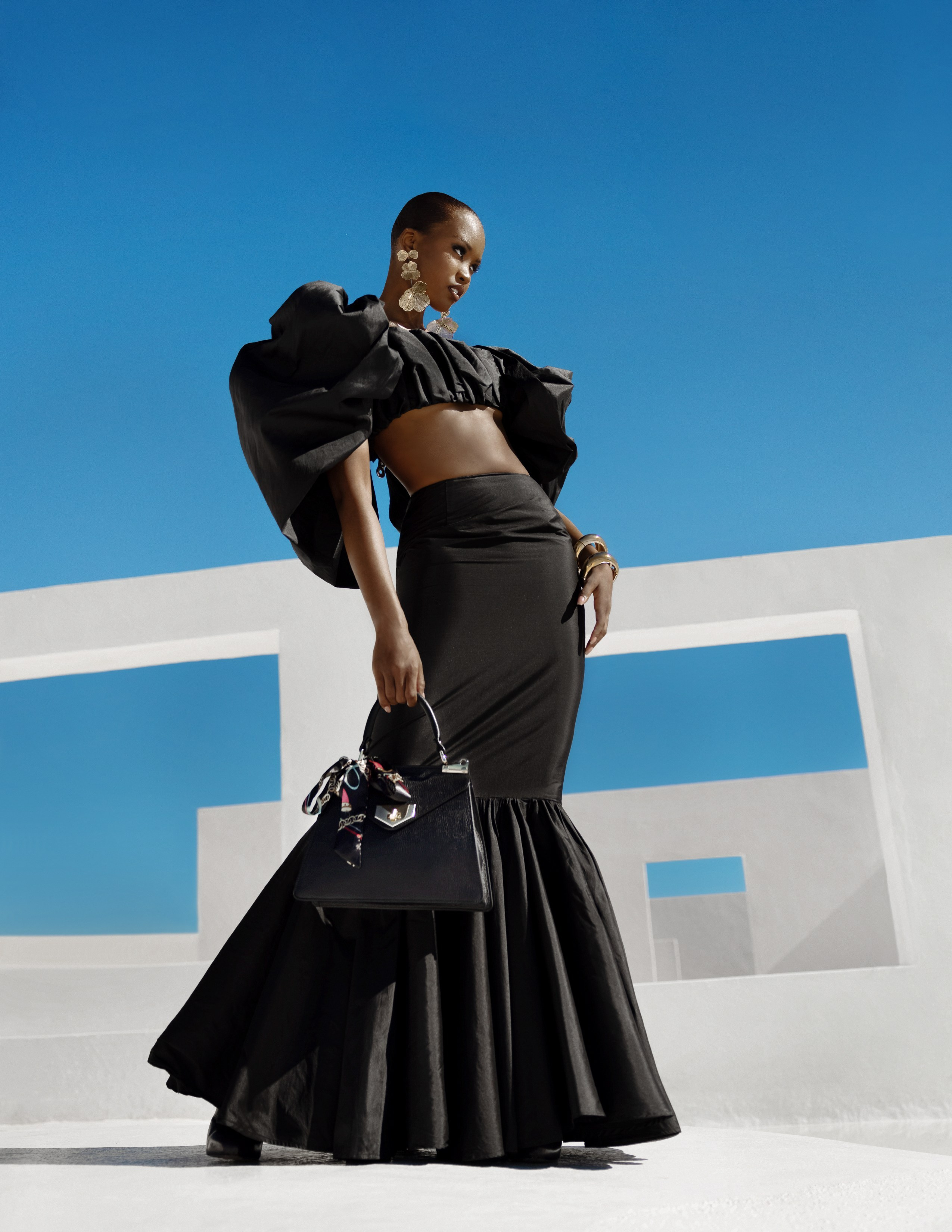 Фотосъемка одежды для интернет-магазина — девушка в чёрном платье, Владивосток