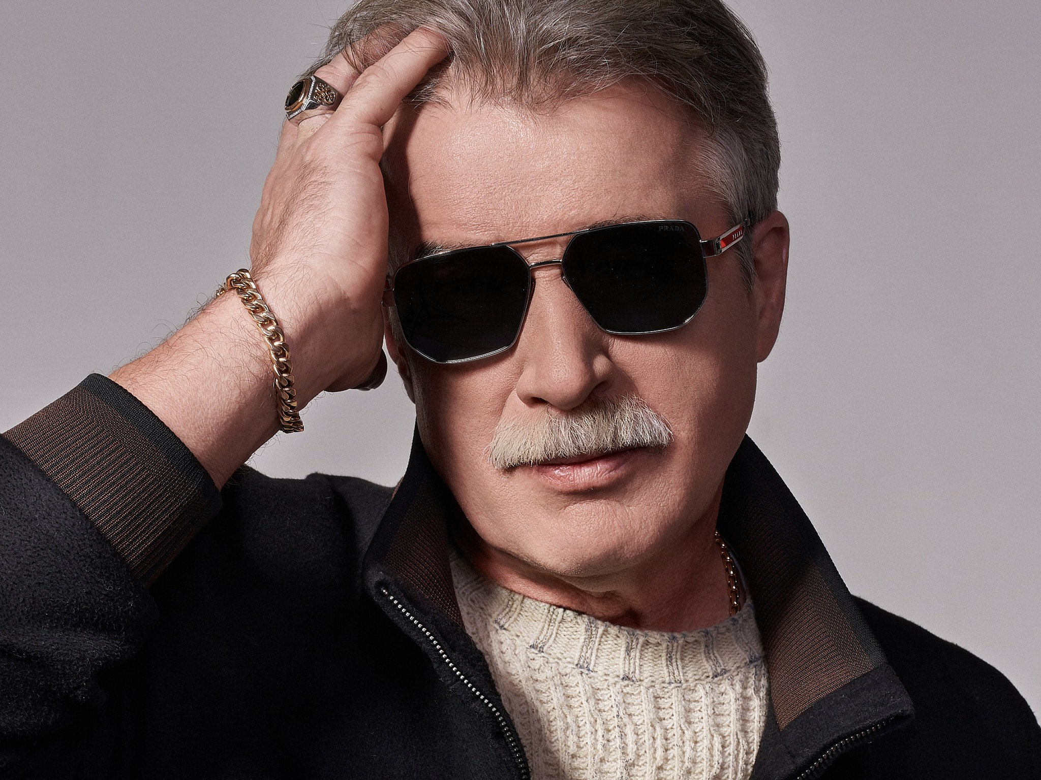 Мужской фотограф Михаил Иванов