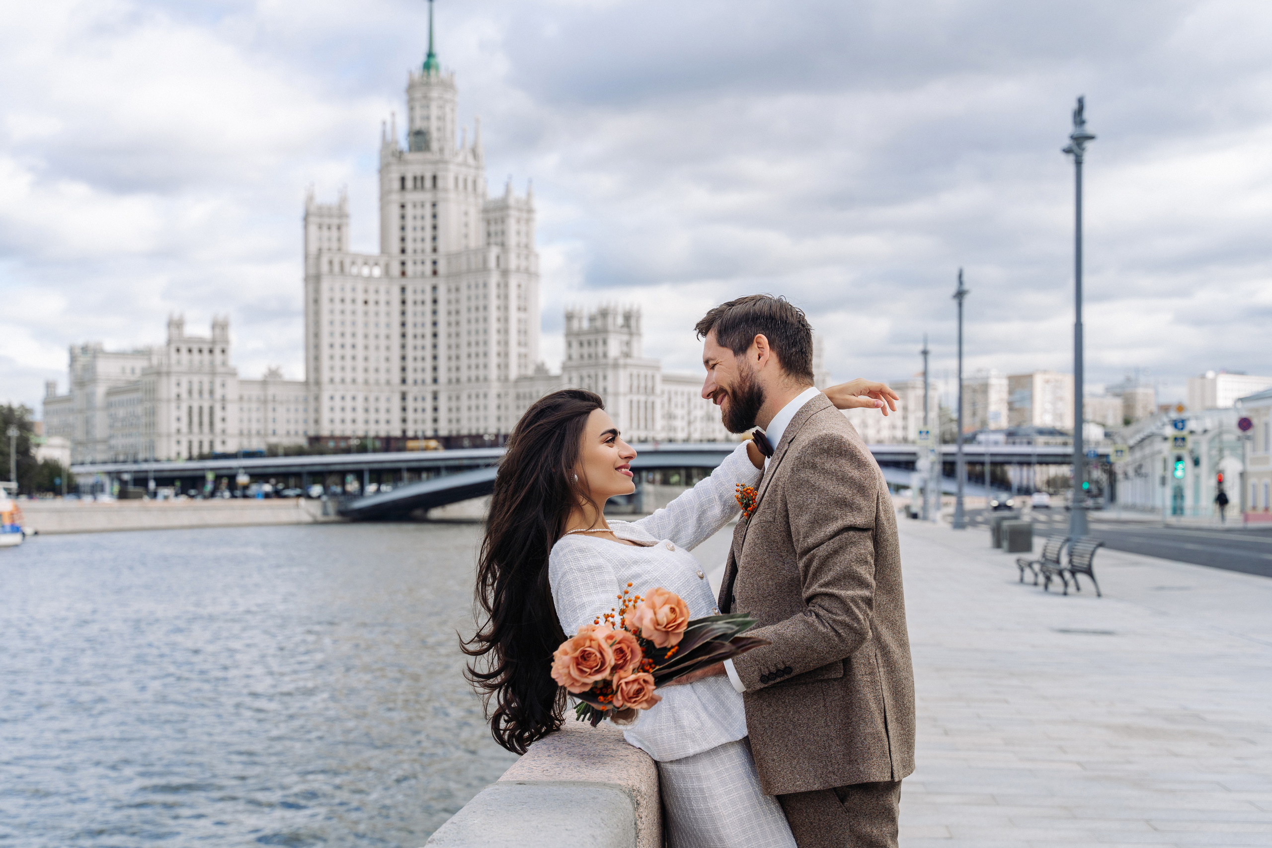 Свадебная фотосессия с ретро машиной