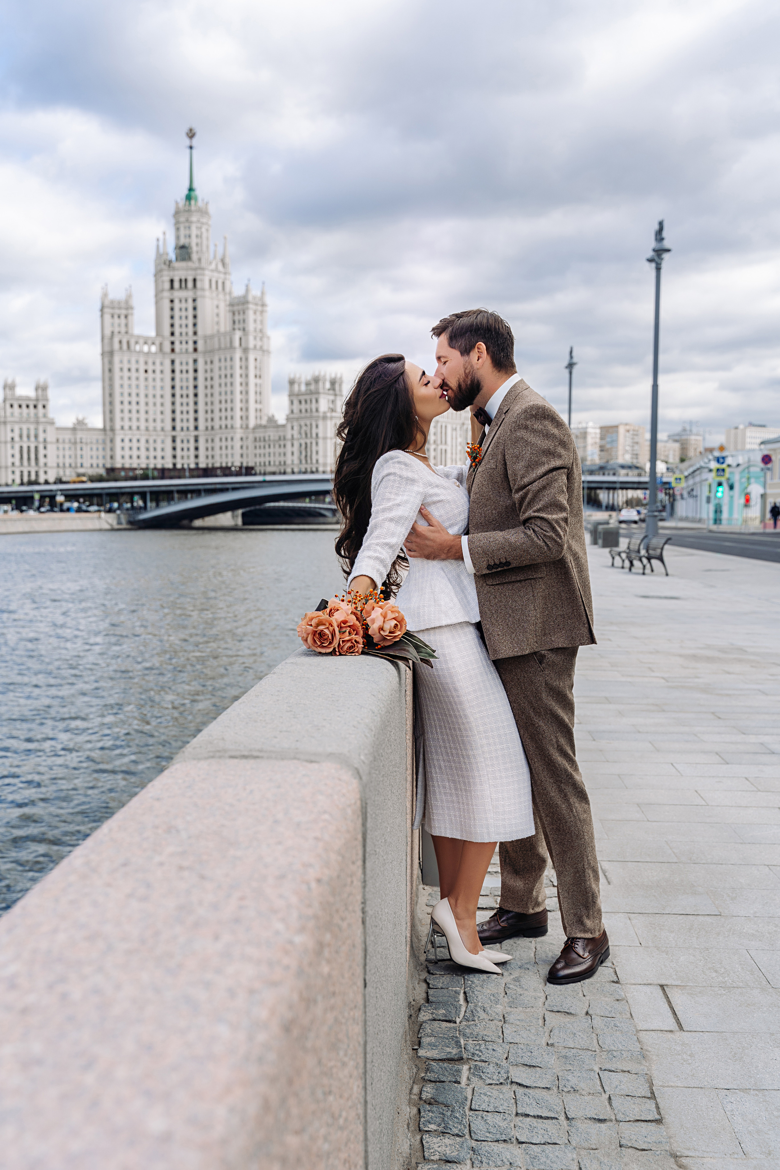 Свадебная фотосессия с ретро машиной