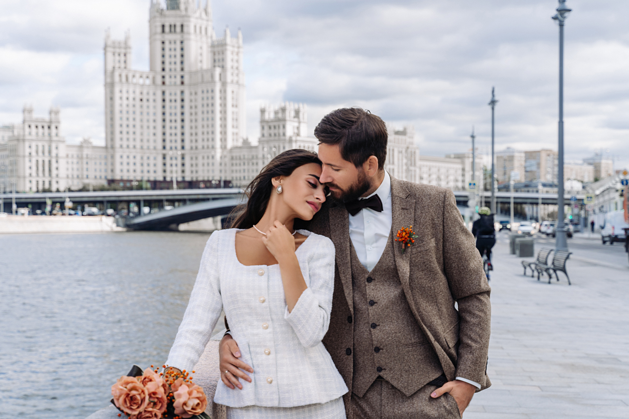 Свадебная фотосессия с ретро машиной