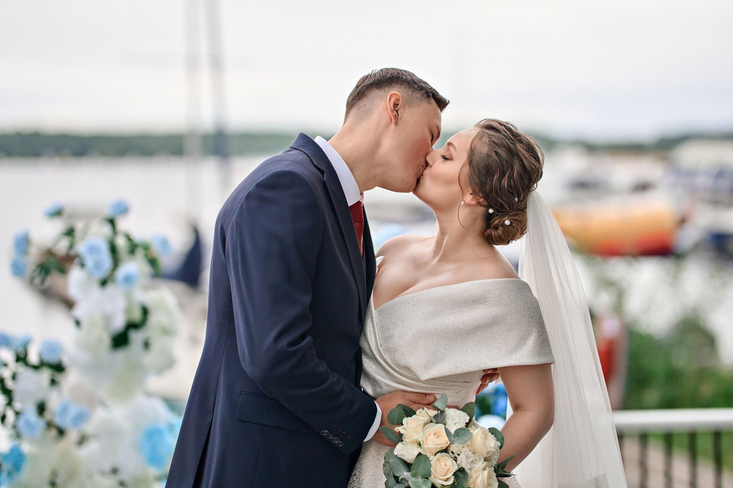 Нежная свадьба Антона и Софьи в яхт-клубе «Портофино». Фотограф Меняйло Евгений. Свадьба. Портрет. Репортаж. Семья. Контент