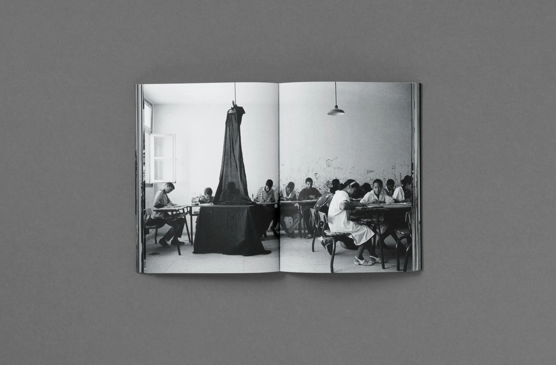 ФОТОКНИГИ, О КОТОРЫХ ГОВОРЯТ: The Classroom. Самоорганизация Низина