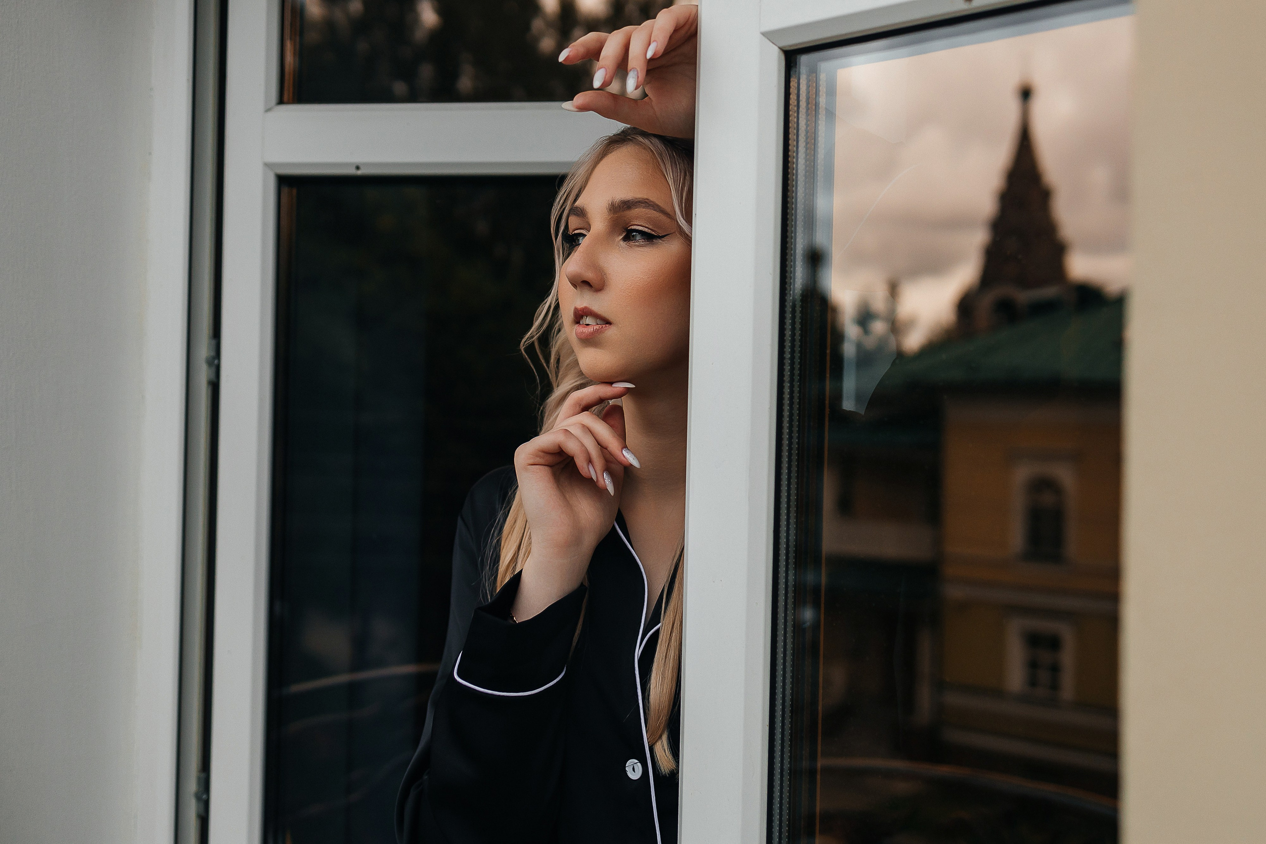 Чувственная первая встреча пары в отеле. Олег Сверчков | Свадебный фотограф Вологда