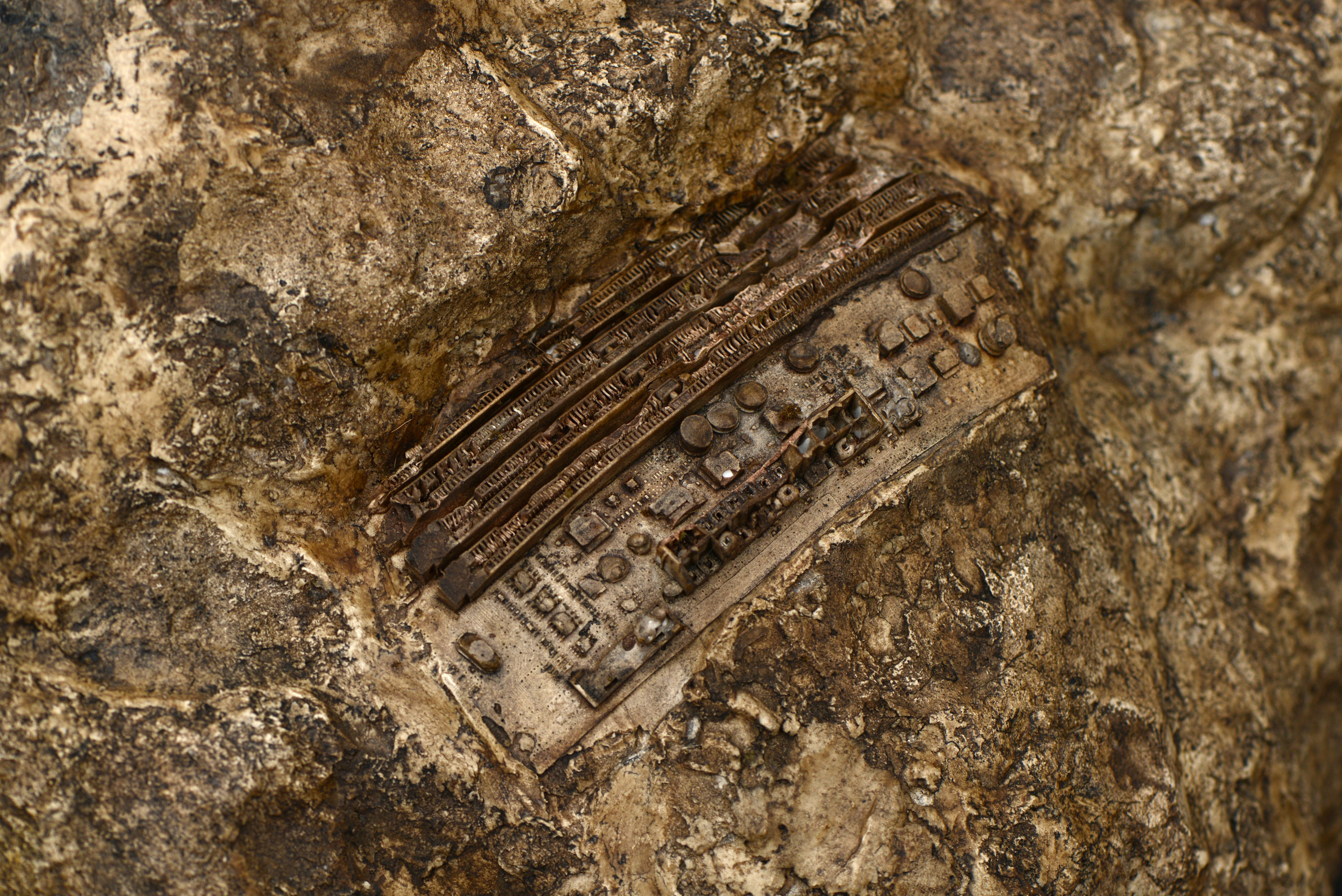 MENIAC. 2022. Скульптура (пеноплекс, гипс, масло). 1мх50смх50см