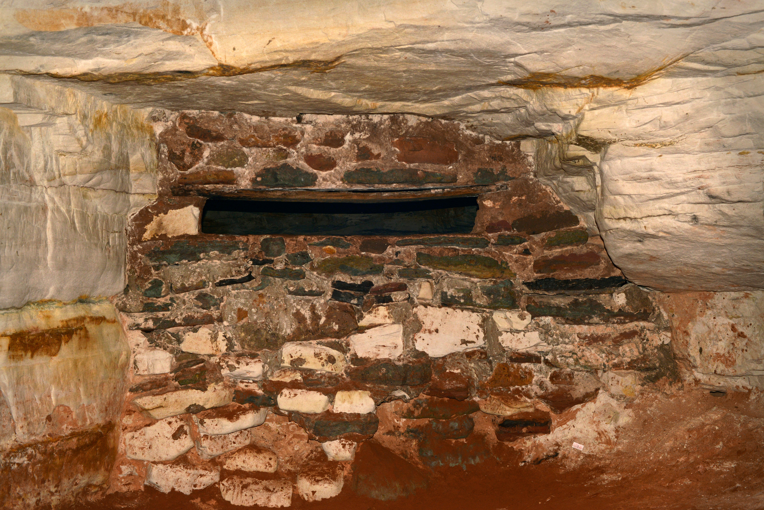 ПЕЩЕРА. Междисциплинарная художница Мария Кокунова Санкт-Петербург