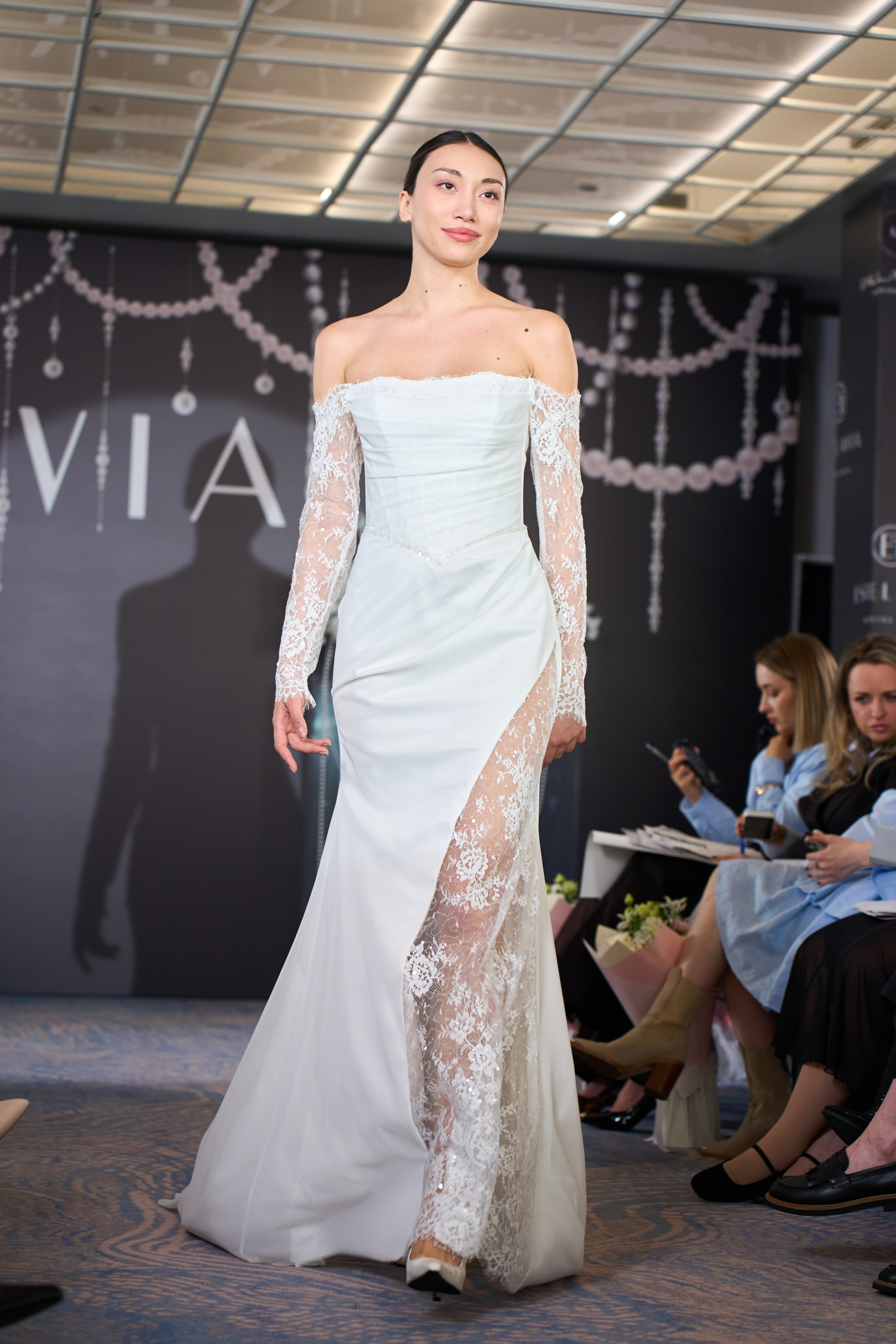 Репортажный фотограф. Показ свадебных платьев в Москве. Репортажный фотограф в Москве Вадим Галанин