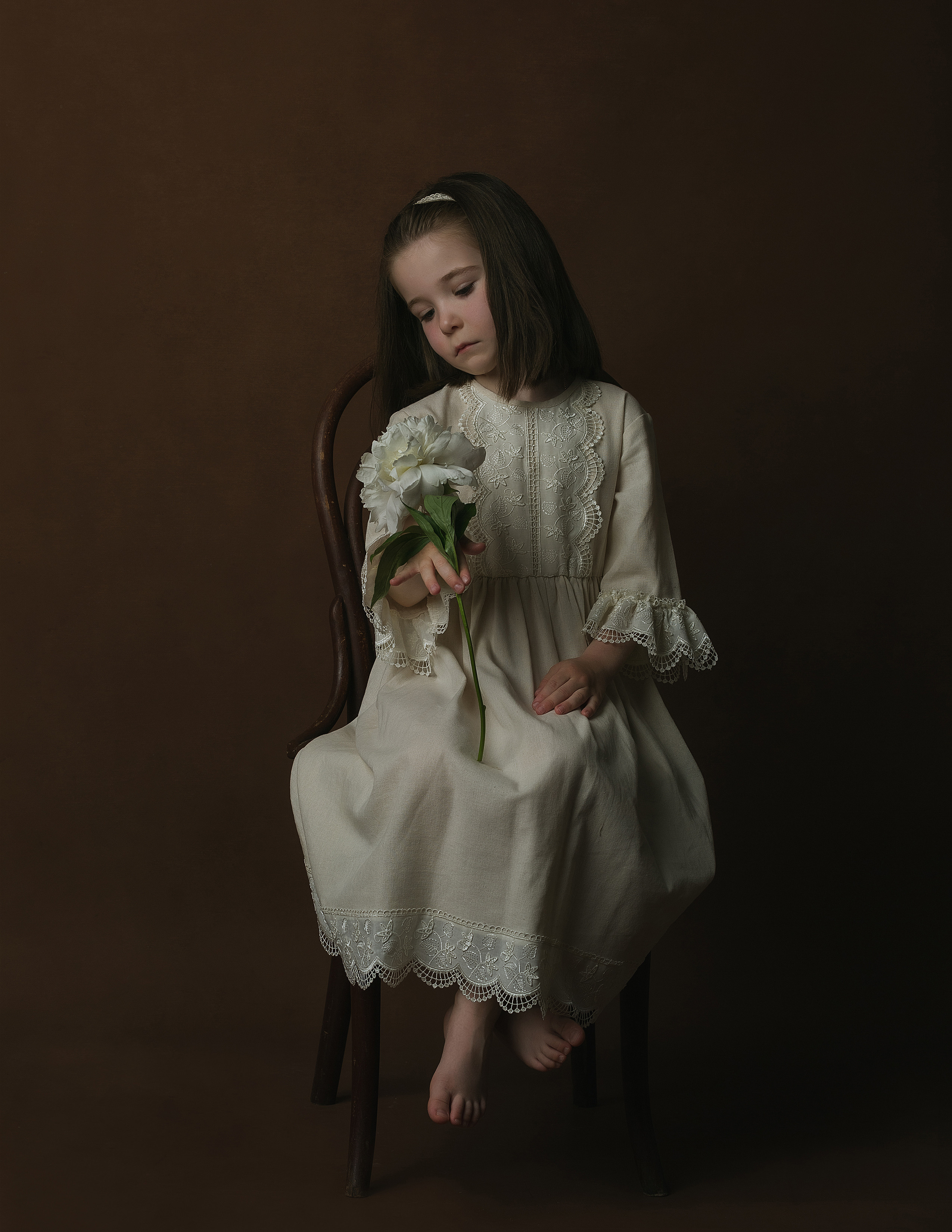 Алиса и пионы. Детский fineart фотограф в Ростове-на-Дону Алёна Журавлева