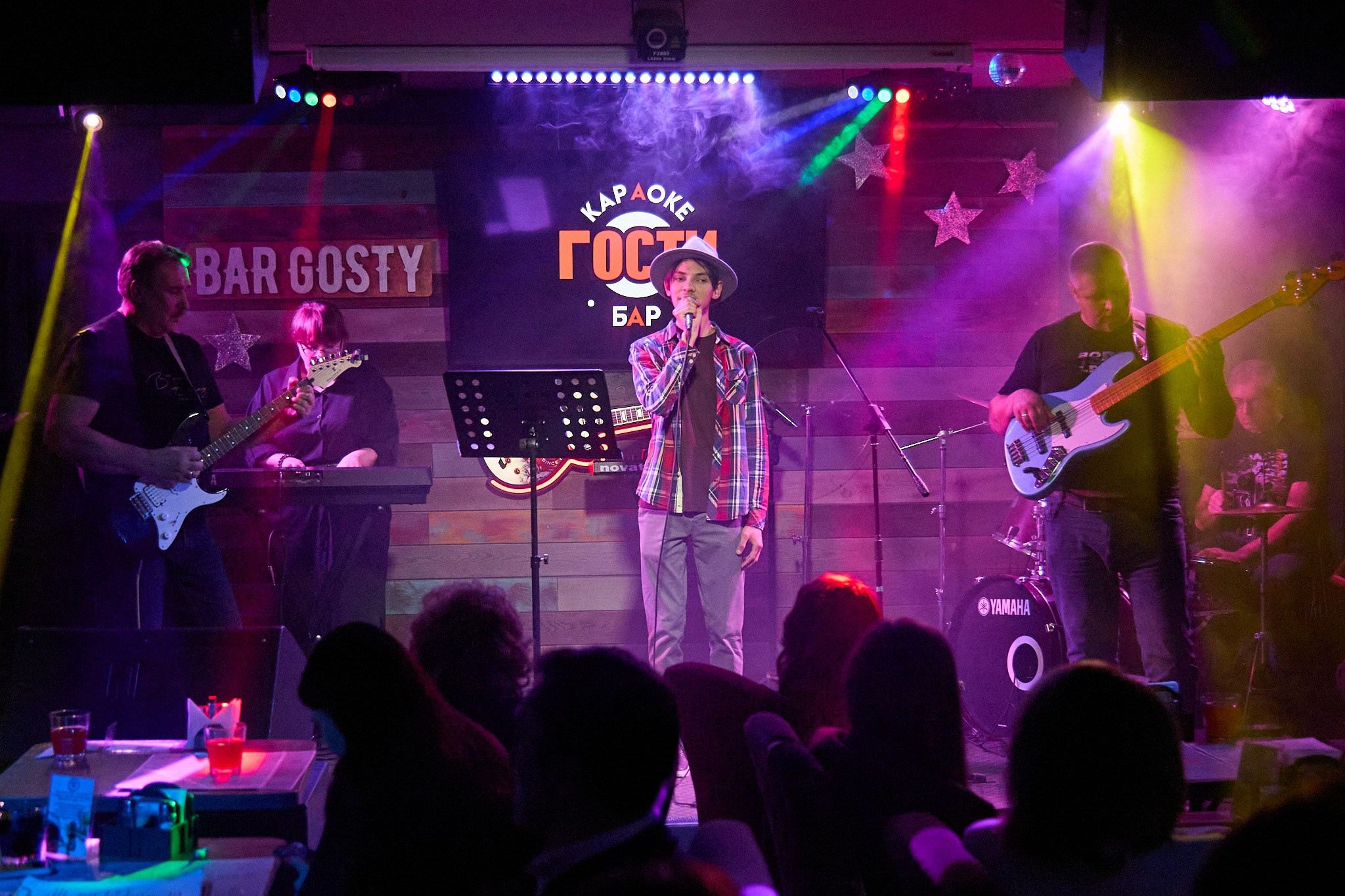 Концерт в баре «Гости». Фотограф Омск | Александр Вандеров