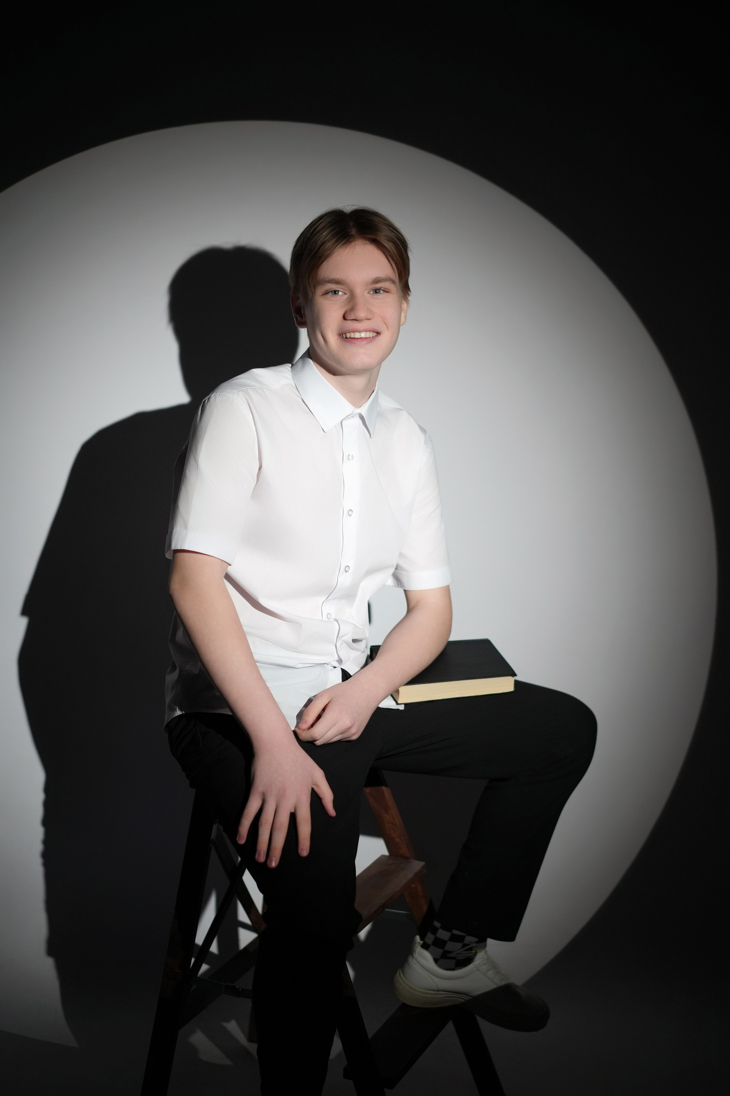 Стиль портрета в студии. GOTRA — выпускные альбомы в Тюмени