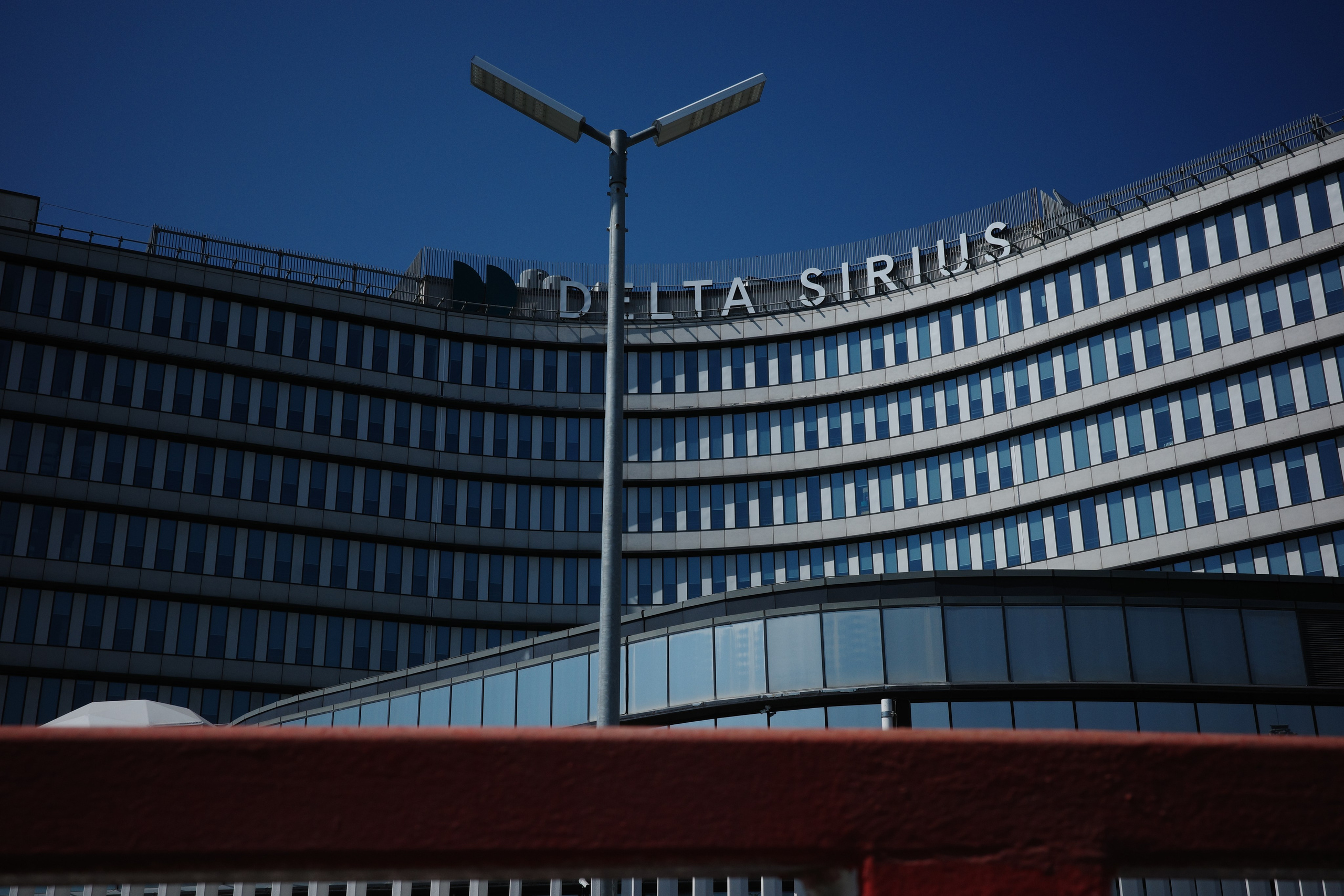 Офис нескольких IT-компаний, а также один из местных топ-отелей