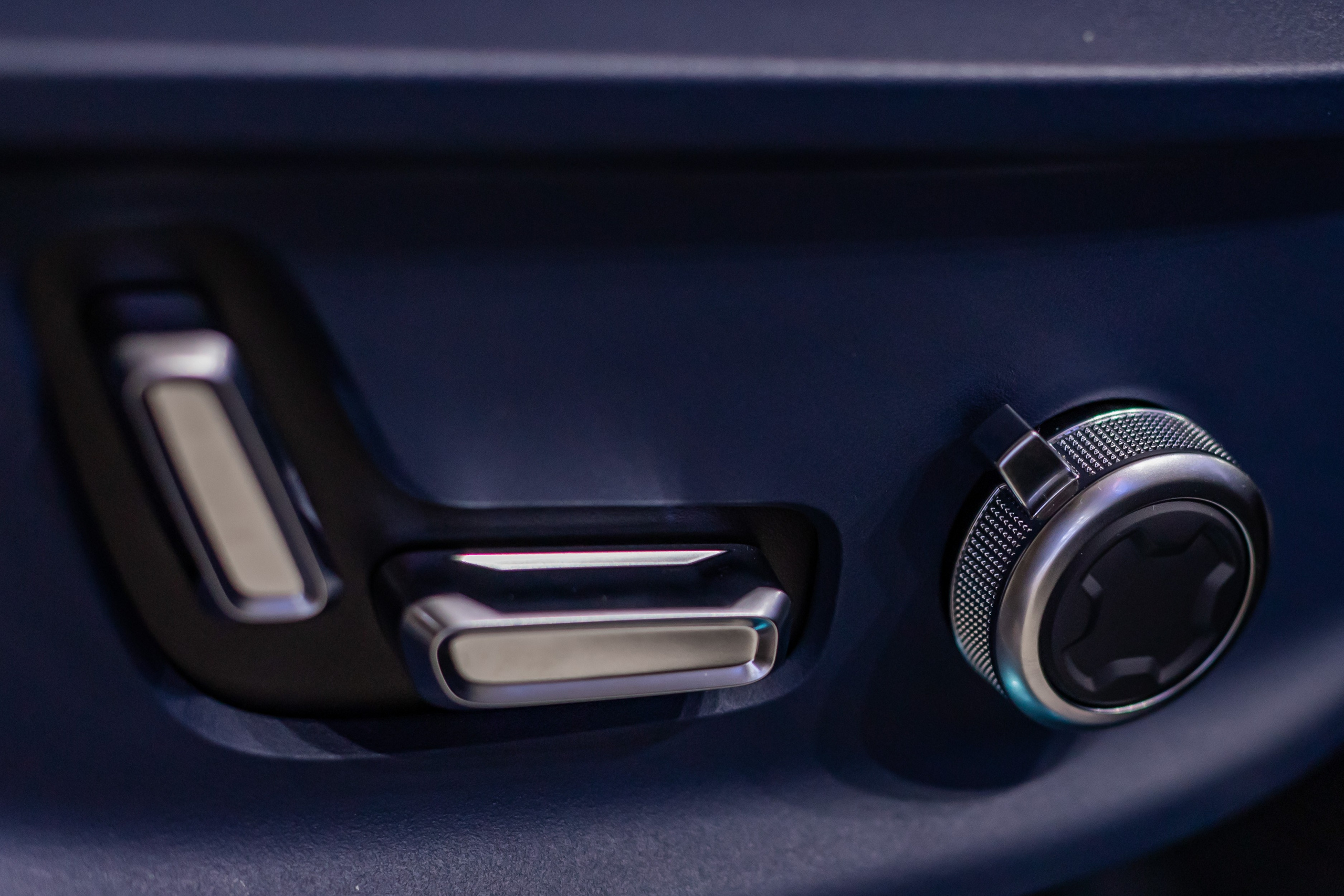 Фотосъемка электроавтомобилей для Emodels. Создание сайтов, SMM, производство контента | Студия «Медведь» | Услуги для бизнеса