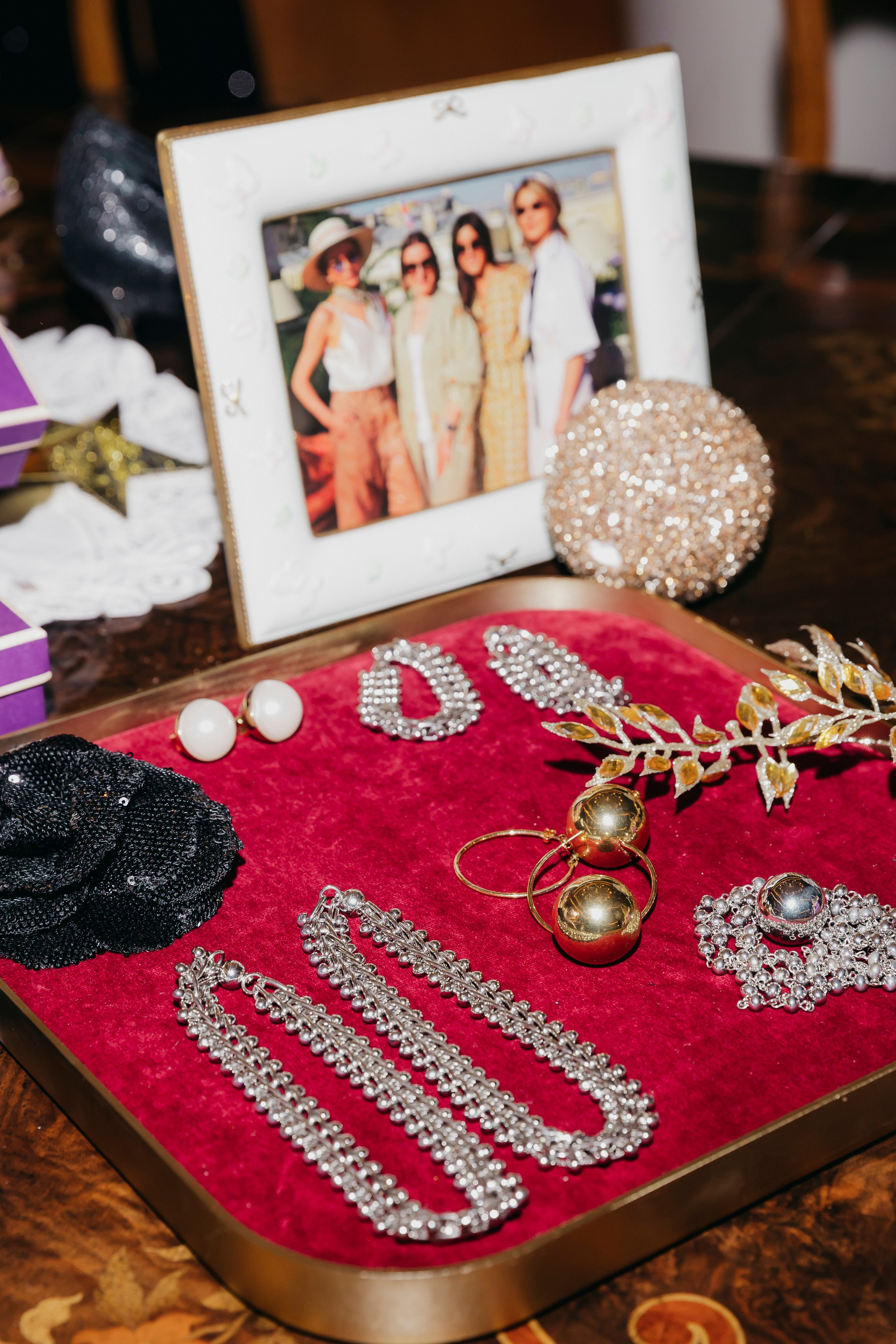 Девичник Алены Бердовой, Bosco Ceremony. «Птичка на проводе»: информационный портал в Москве