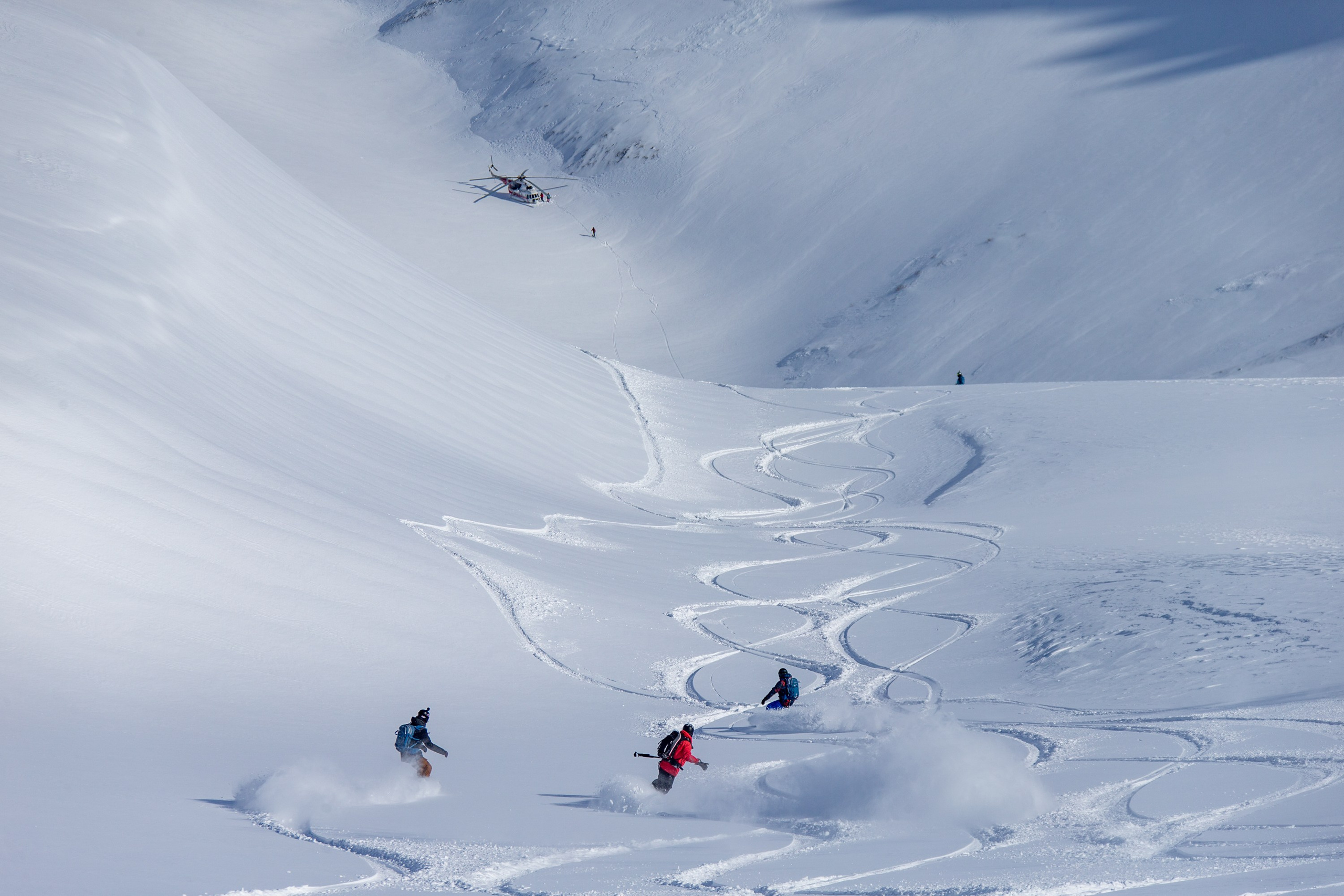 Хели-ски на Камчатке на Ми-8 — катание среди вулканов. Время Камчатки: чтобы найти свой путь, нужно скорость умножить на время