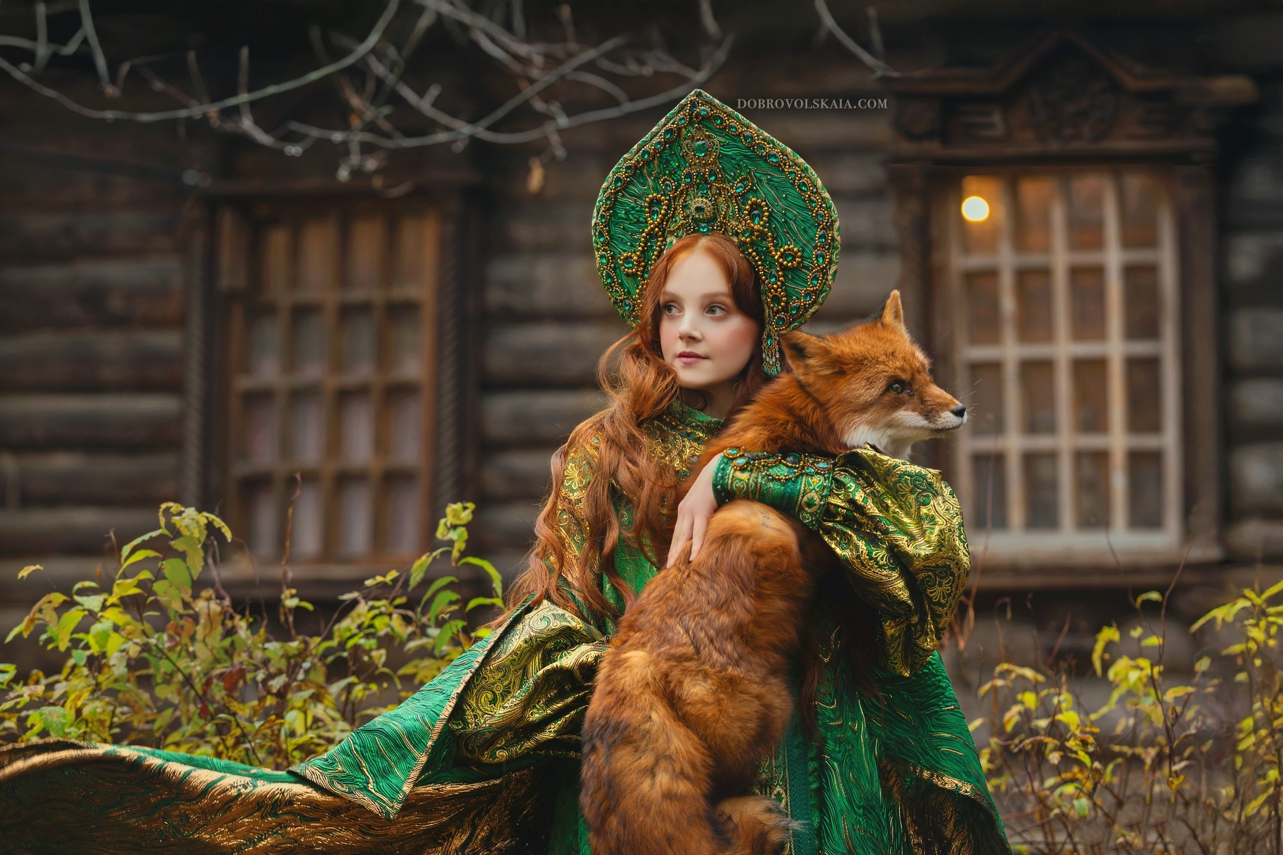 Малахитовая шкатулка. Русские народные костюмы в Москве