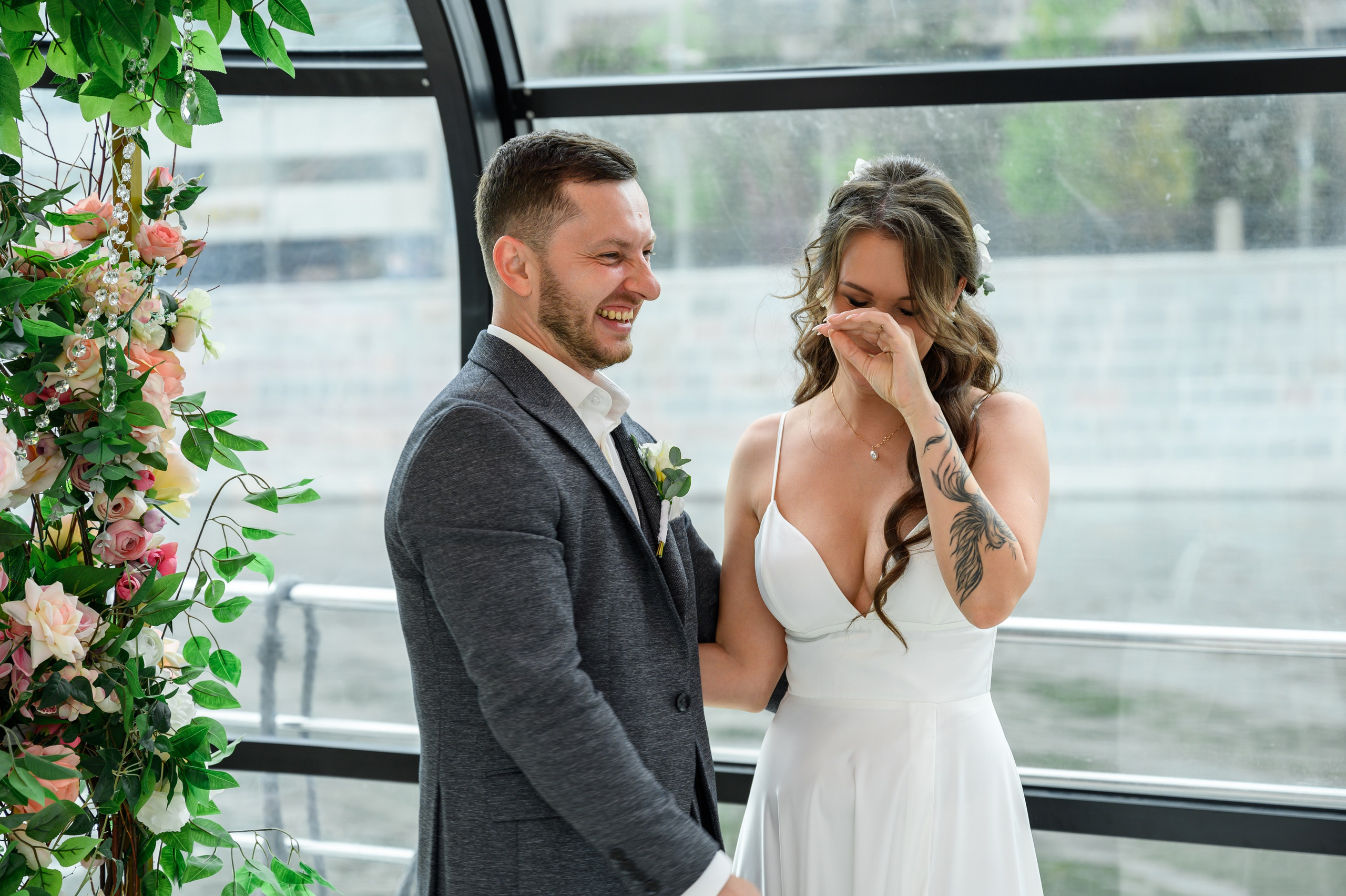 Регистрация брака речной трамвайчик. Свадебный фотограф Москва Юрий Кульман