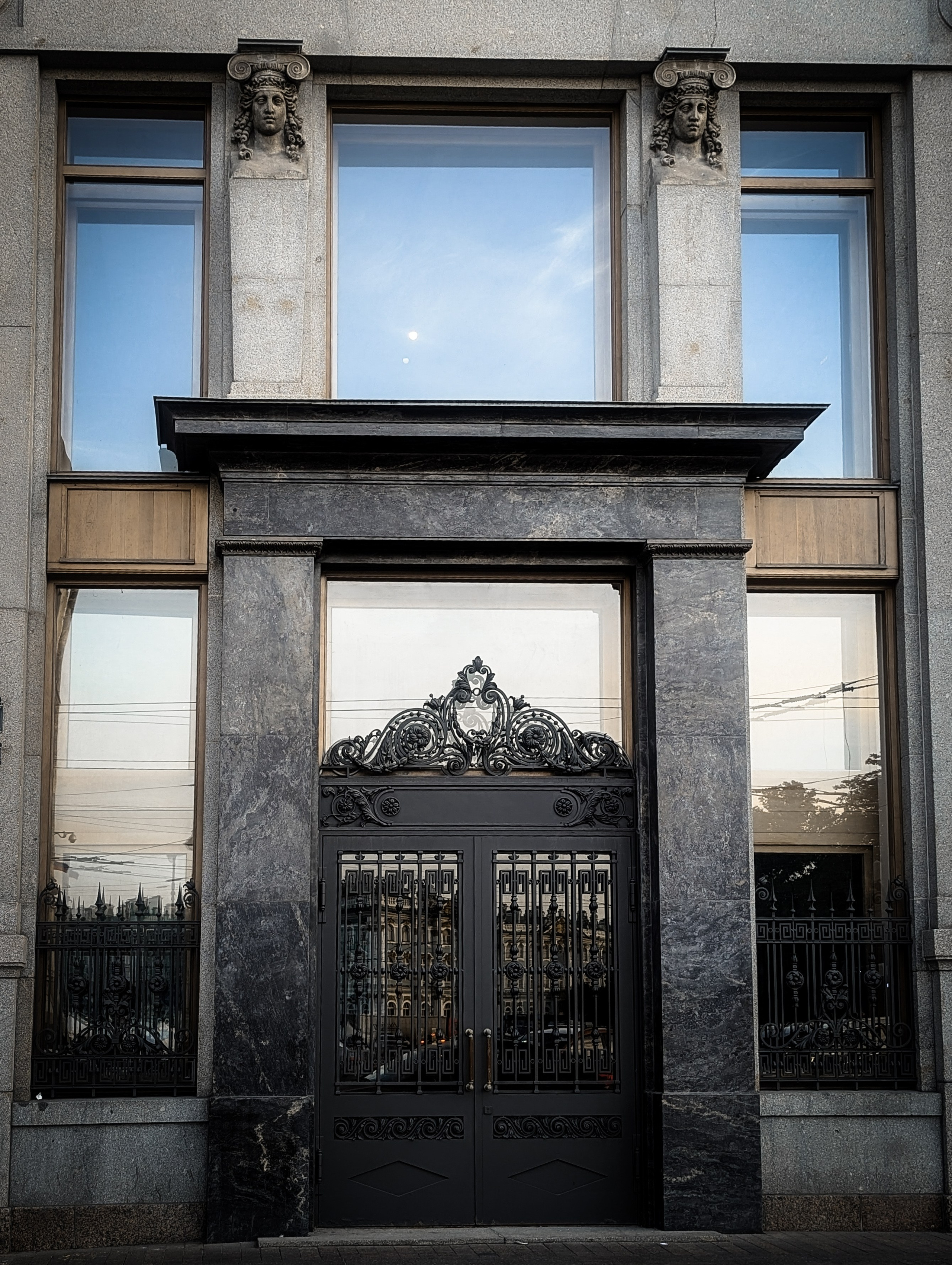 Архитектура и городские ритмы. Любовь Каширская — фотограф для малого бизнеса и специалистов