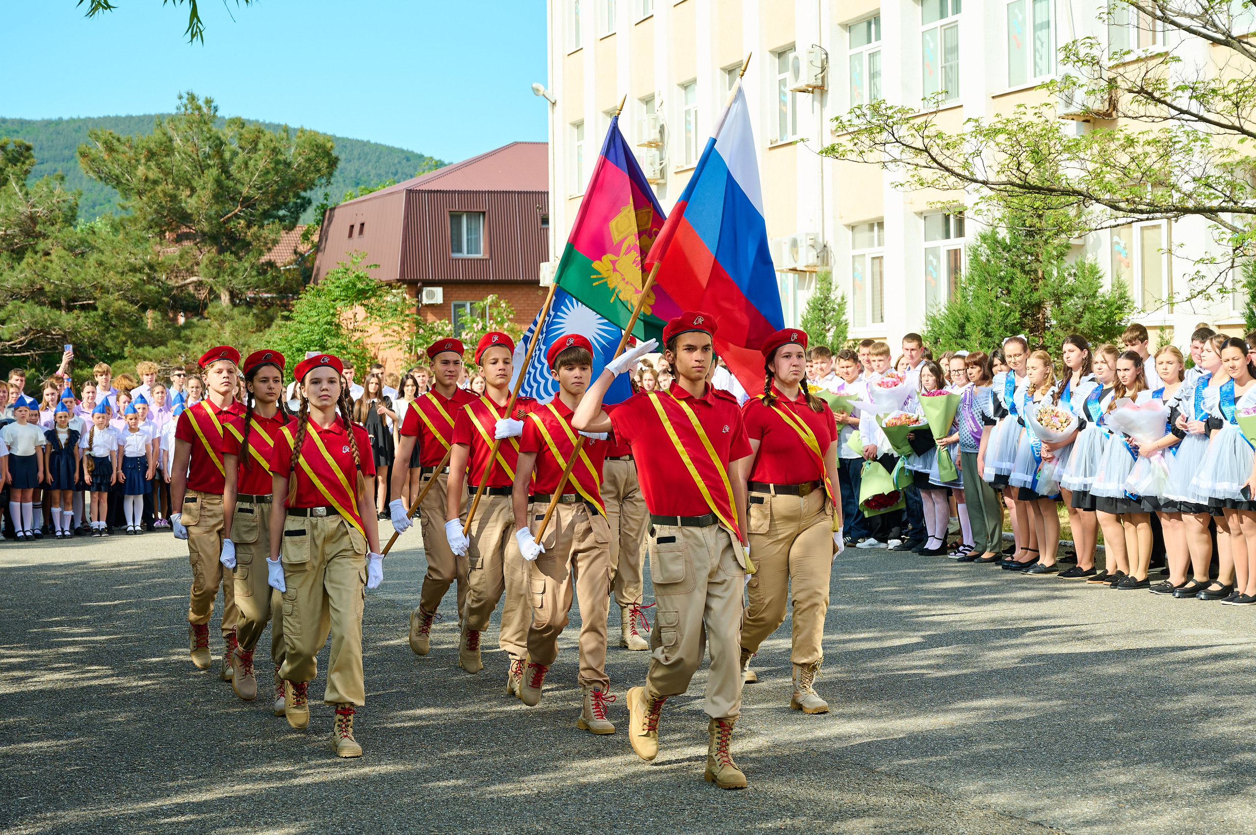 Последний звонок 2025. Жизнь курорта Кабардинка в фотографиях