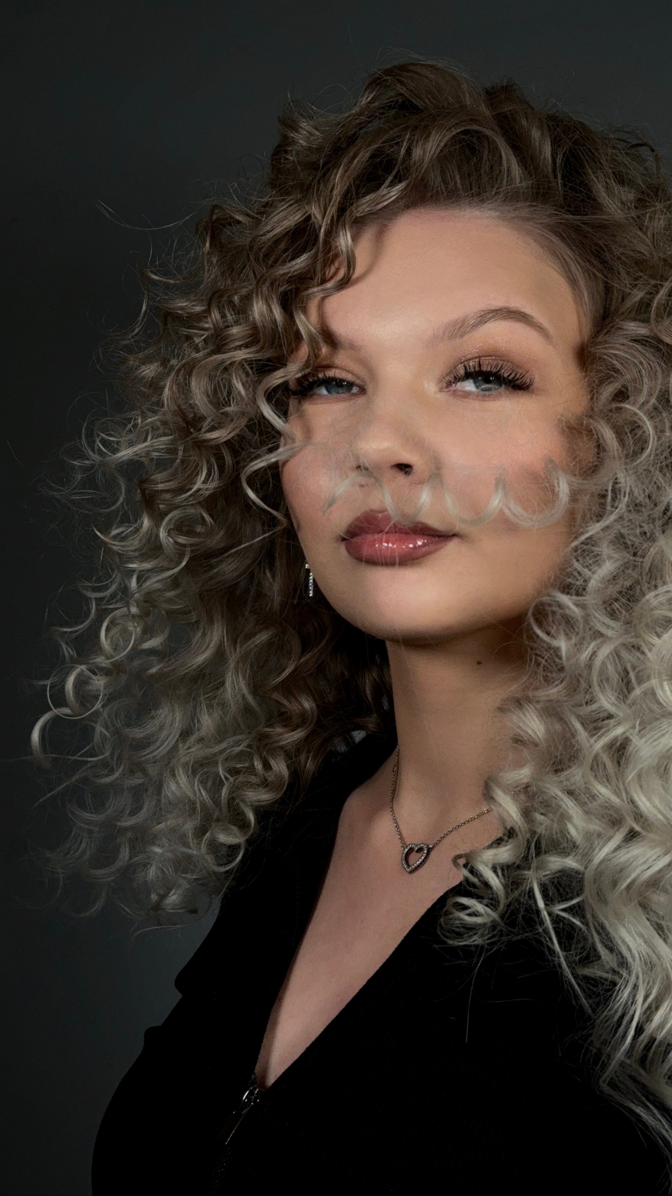 Услуги. Студия визажистов, стилистов по прическам, бровистов и мастеров по ресницам