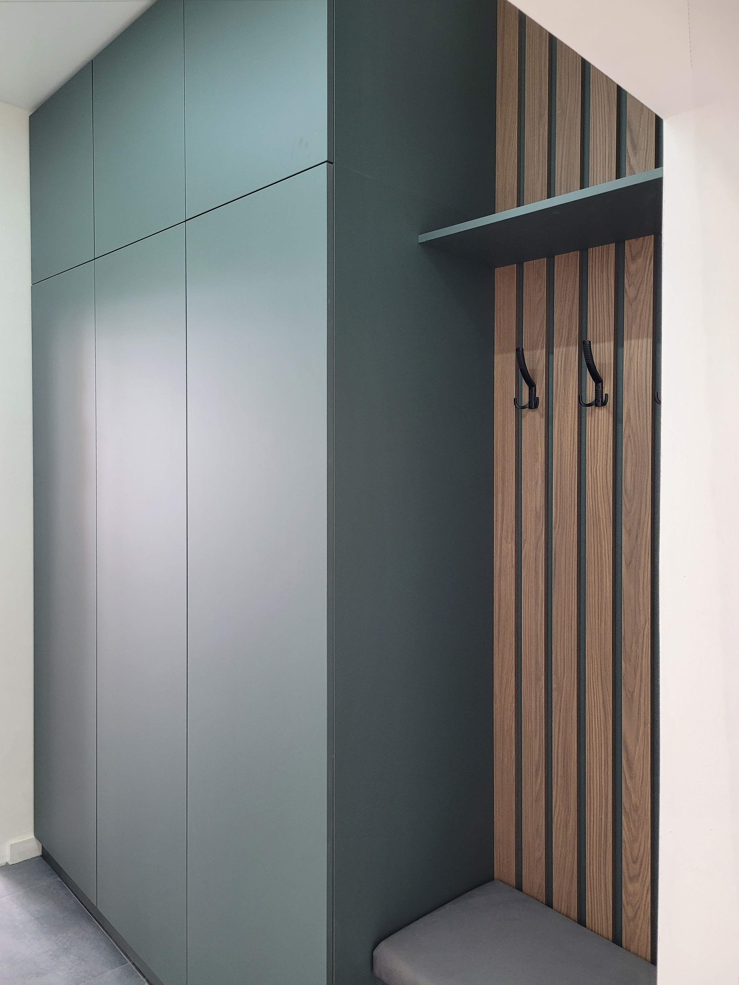 Шкафы, гардеробные и прихожие на заказ в Евпатории. Мебель на заказ в Евпатории