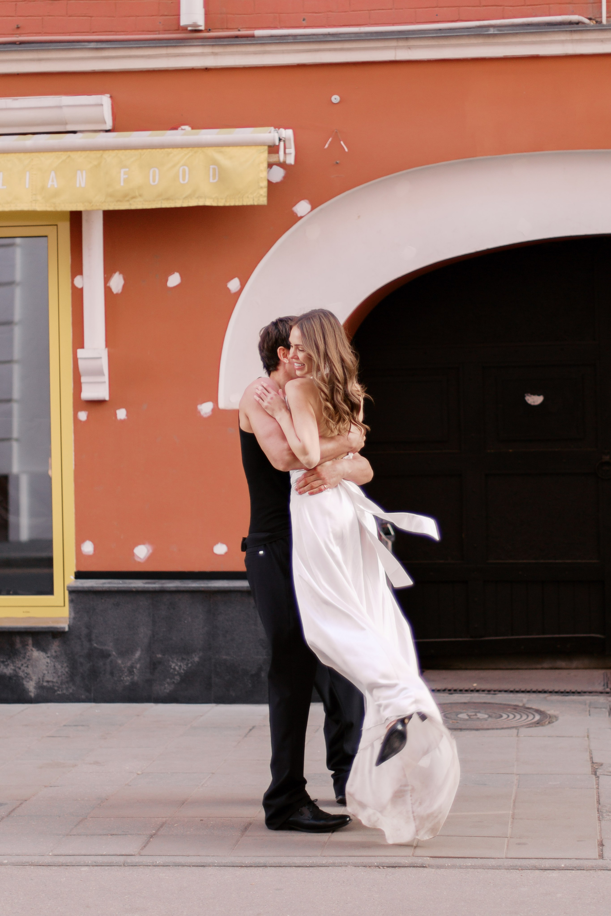 Свадебная прогулка по Патриаршим Прудам, свадебный фотограф Москва