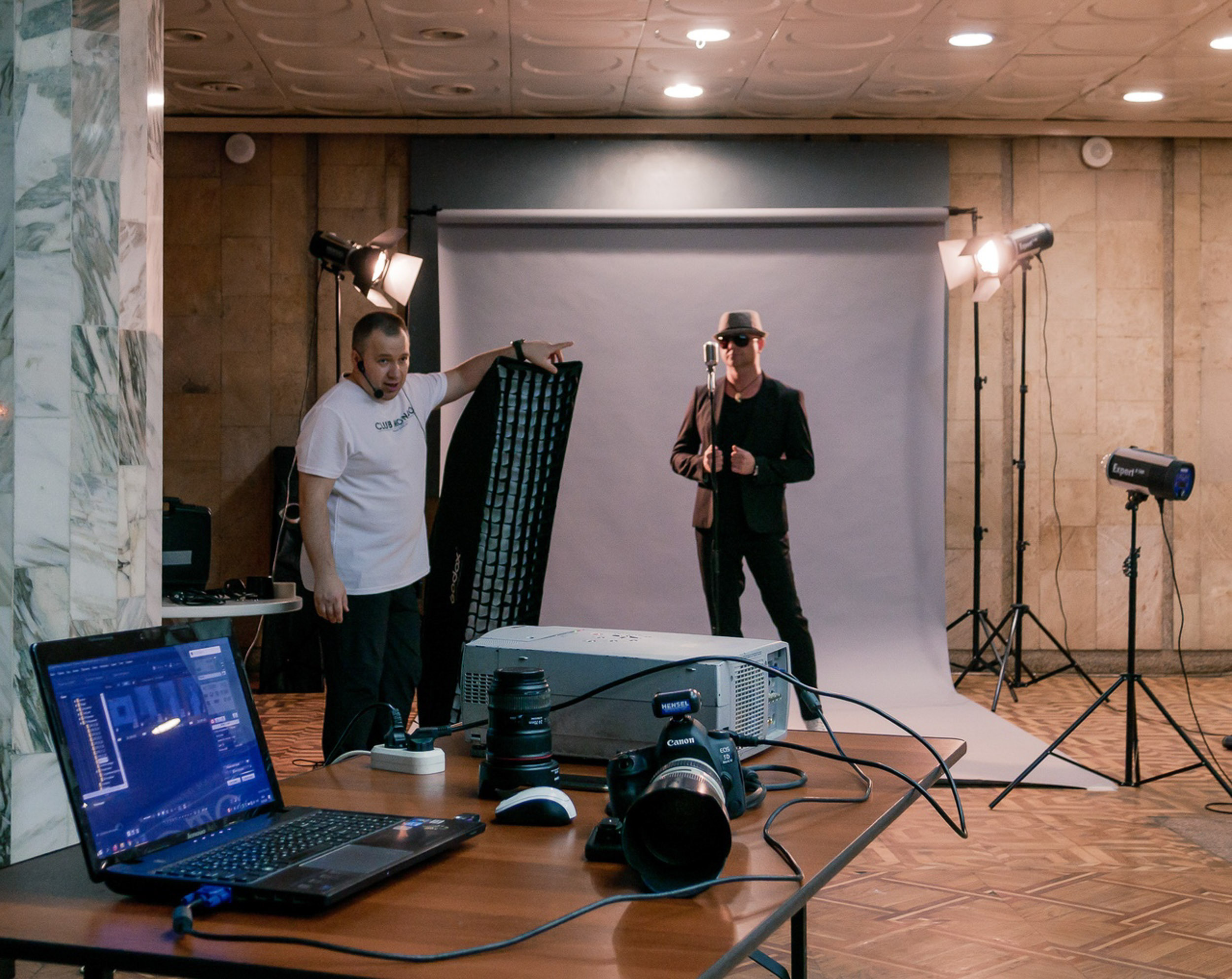 Наставник по фотоискусству, индивидуальное обучение, коучинг. Обучаю фотографии с нуля, научу фотографировать как профи, богатый опыт преподавания и обучения. Удобная фотостудия в центре города Ярославля. Как заработать на фотографии, бизнес, доход, заработок. ТОП 30 в России, лучший фотограф, учись у лучших! Михаил Семенов наставник для фотографов. ЭльМастер Школы Причинности