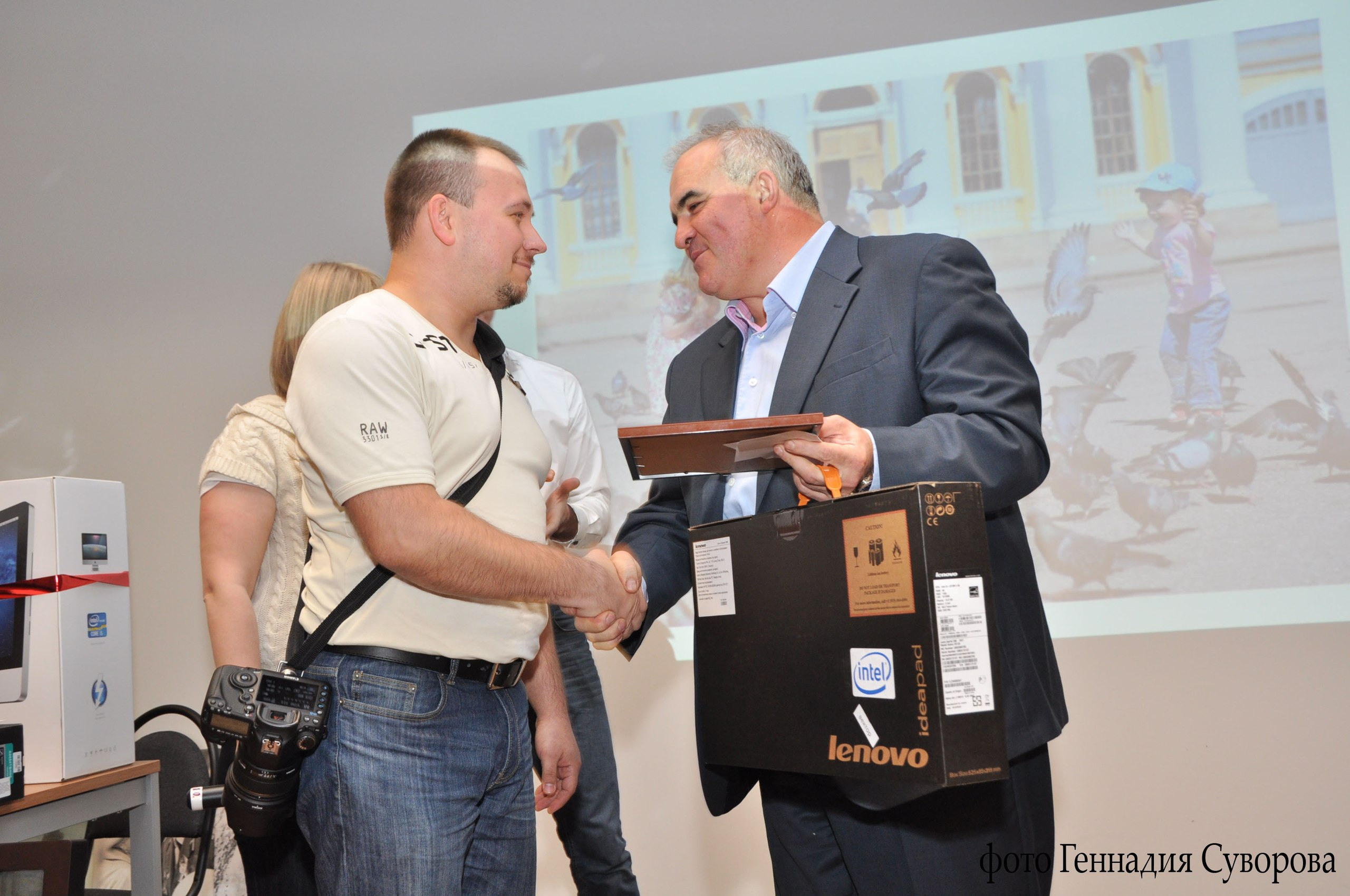 Наставник по фотоискусству, индивидуальное обучение, коучинг. Обучаю фотографии с нуля, научу фотографировать как профи, богатый опыт преподавания и обучения. Удобная фотостудия в центре города Ярославля. Как заработать на фотографии, бизнес, доход, заработок. ТОП 30 в России, лучший фотограф, учись у лучших! Михаил Семенов наставник для фотографов. ЭльМастер Школы Причинности