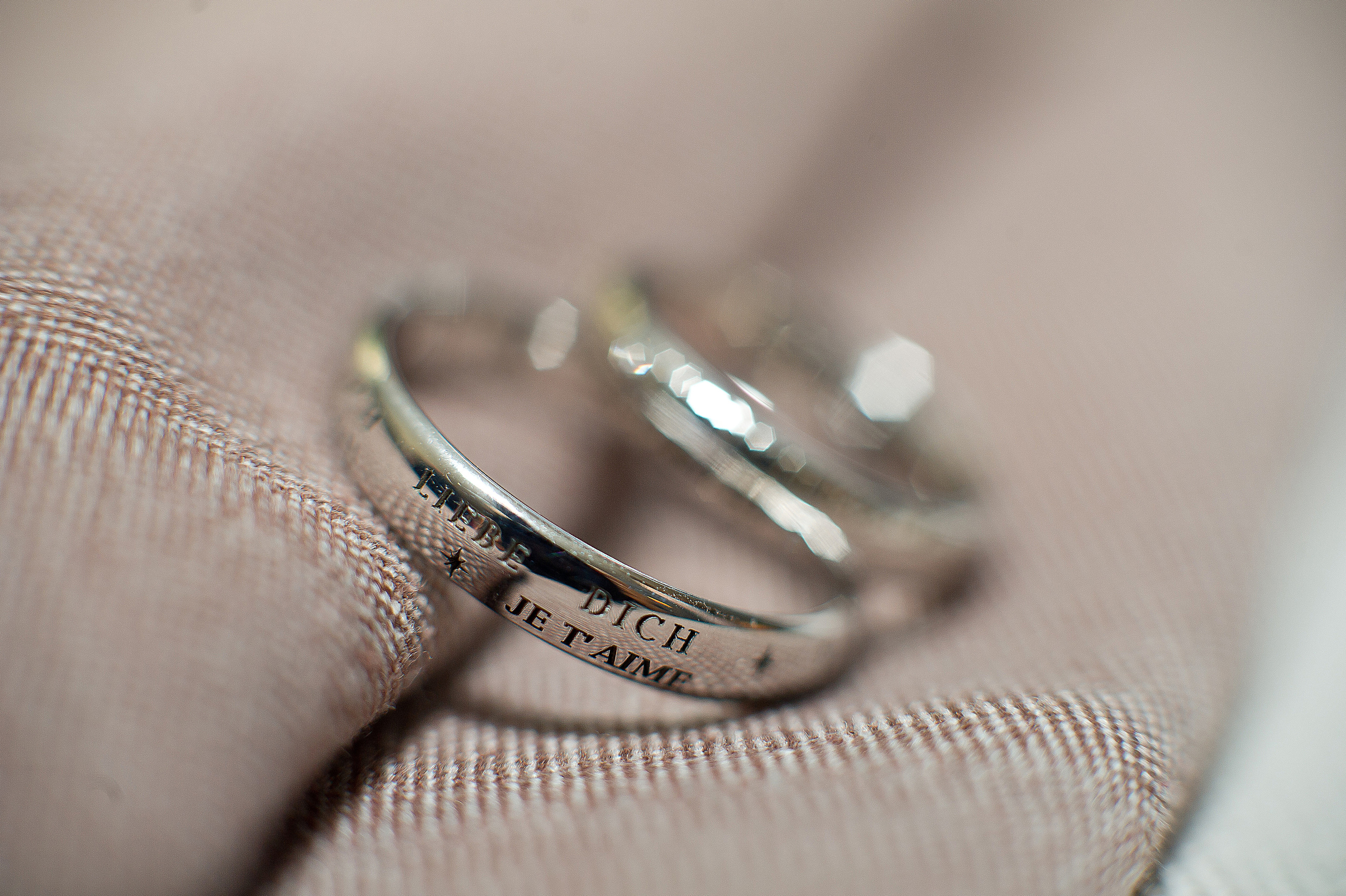 Профессиональная свадебная фотосессия в Москве и московской области. Выпускные альбомы. Частные съемки