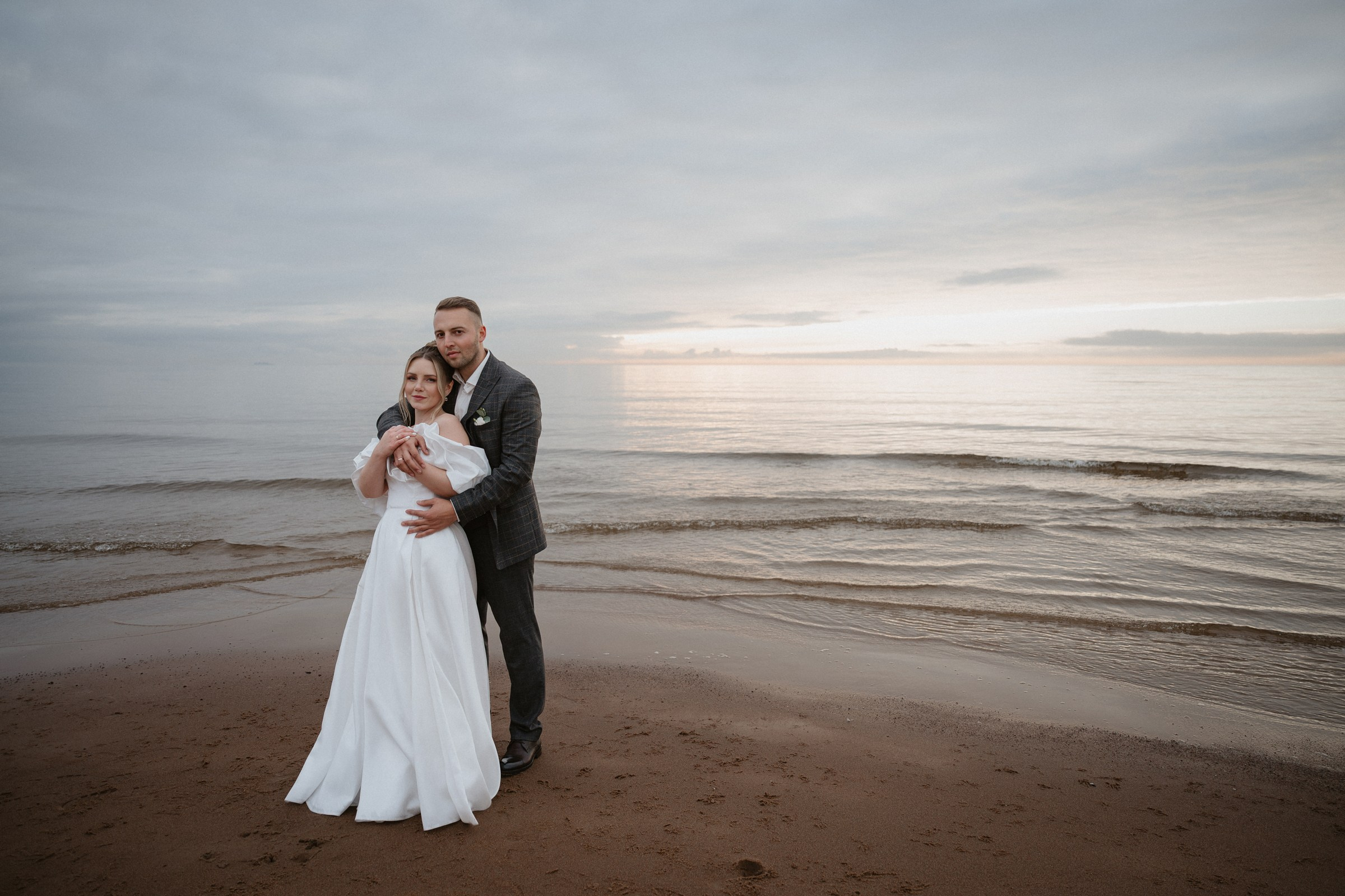 свадебная фотосессия на берегу Финского залива