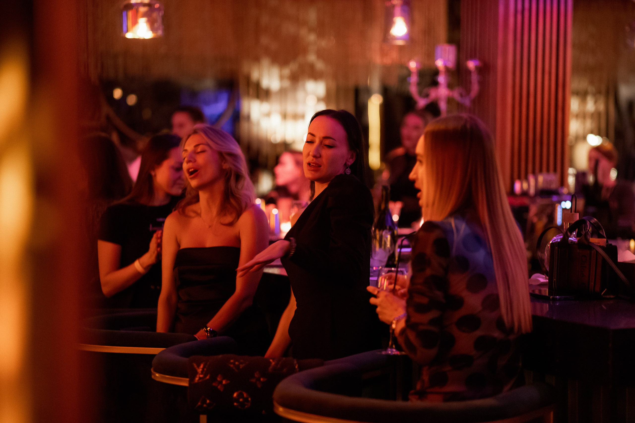 YANA URBAN: сольный концерт в «Анжелика Wineroom». СВОИ. ФОТООТЧЕТЫ-СОБЫТИЯ-МЕСТА