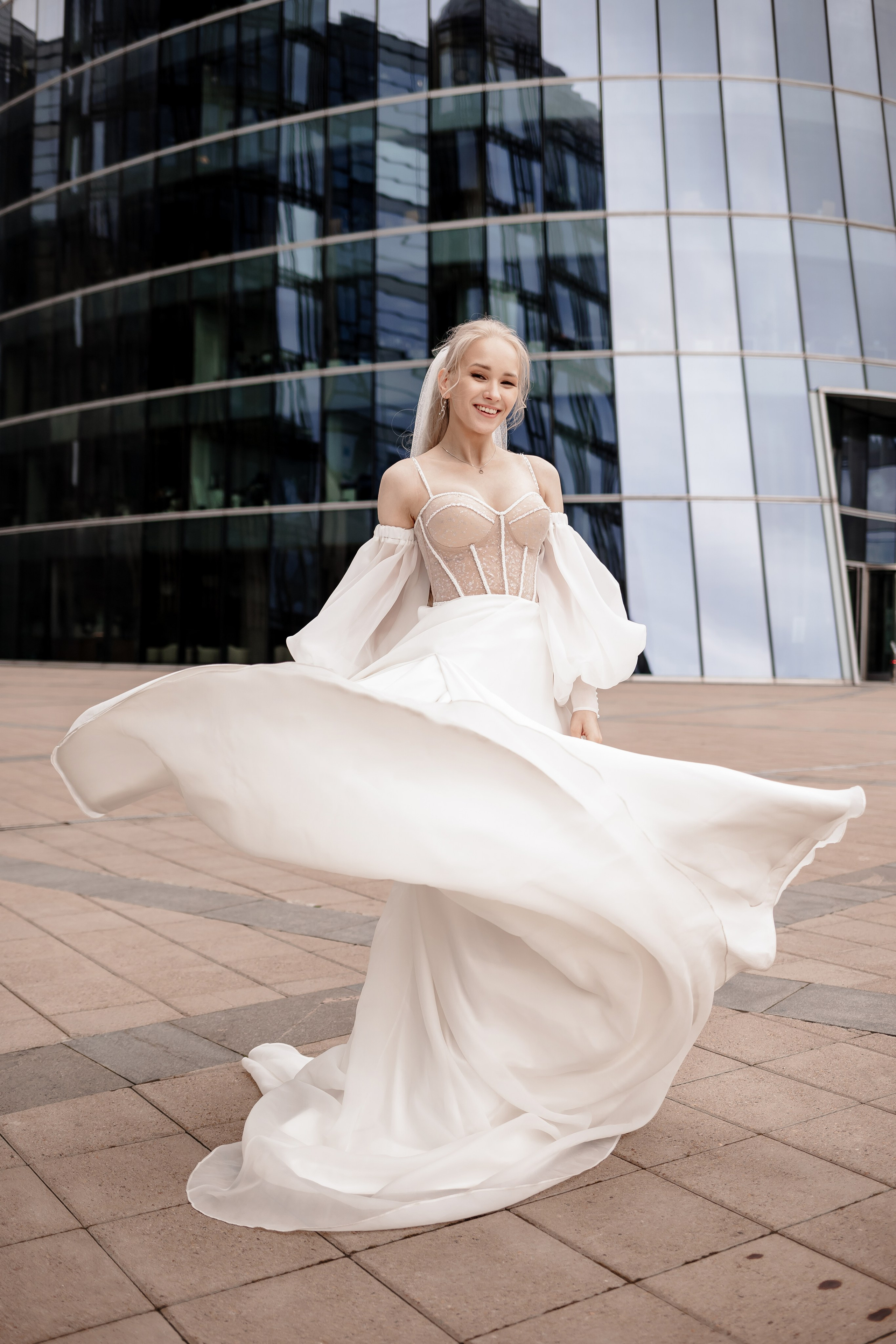 Свадебная фотосессия у банка Санкт-Петербург (Спб)