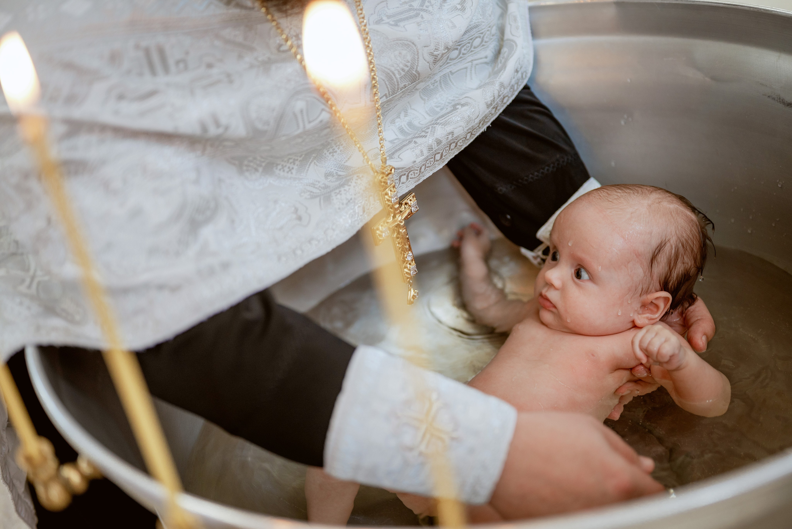 Крещение в храме Петра и Февронии. Юлия Басня семейный и свадебный фотограф в Донецке