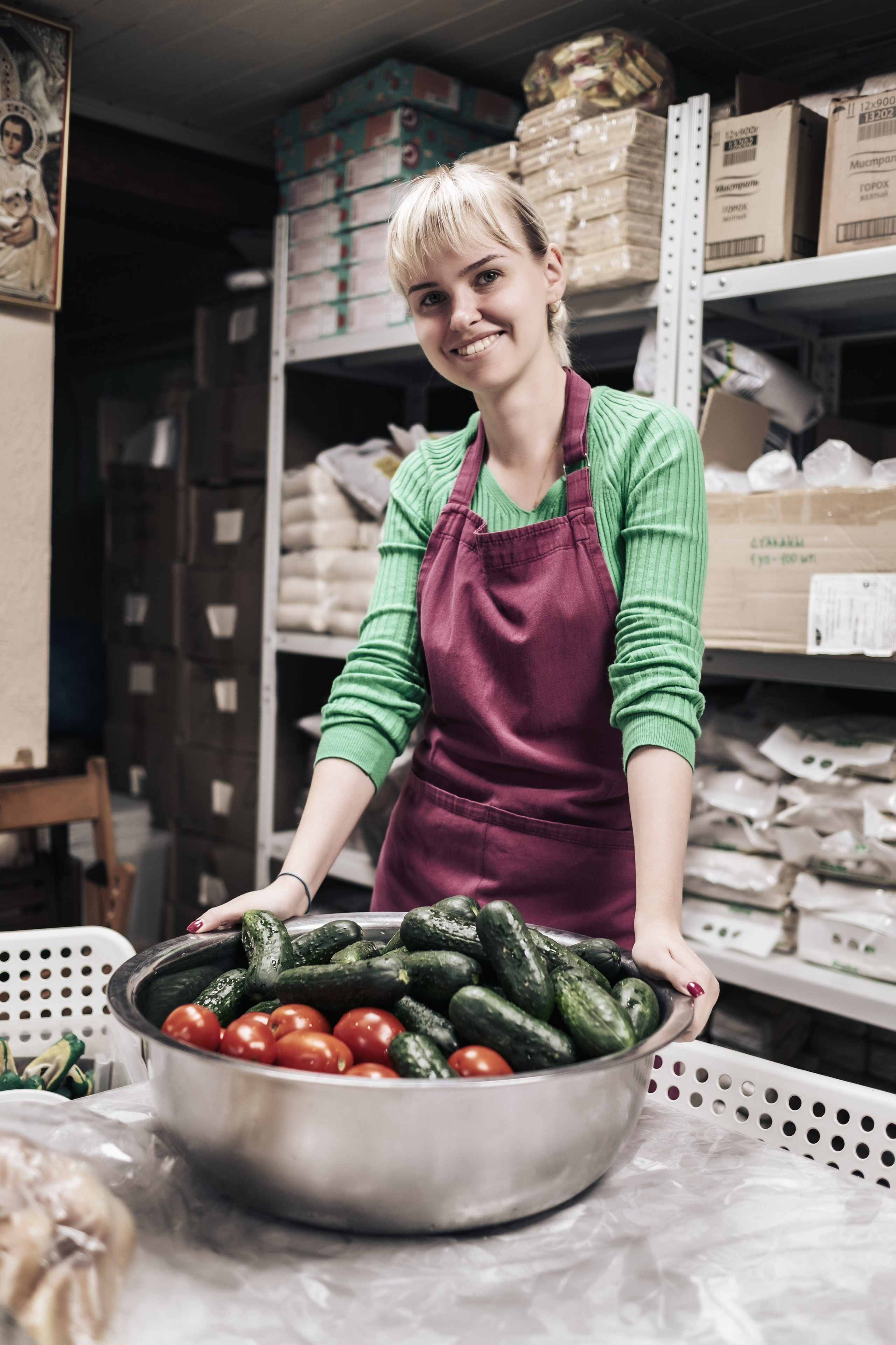 Готовка для бездомных и кормление их в Москве. Фотограф в Москве Максим Скоробогатов