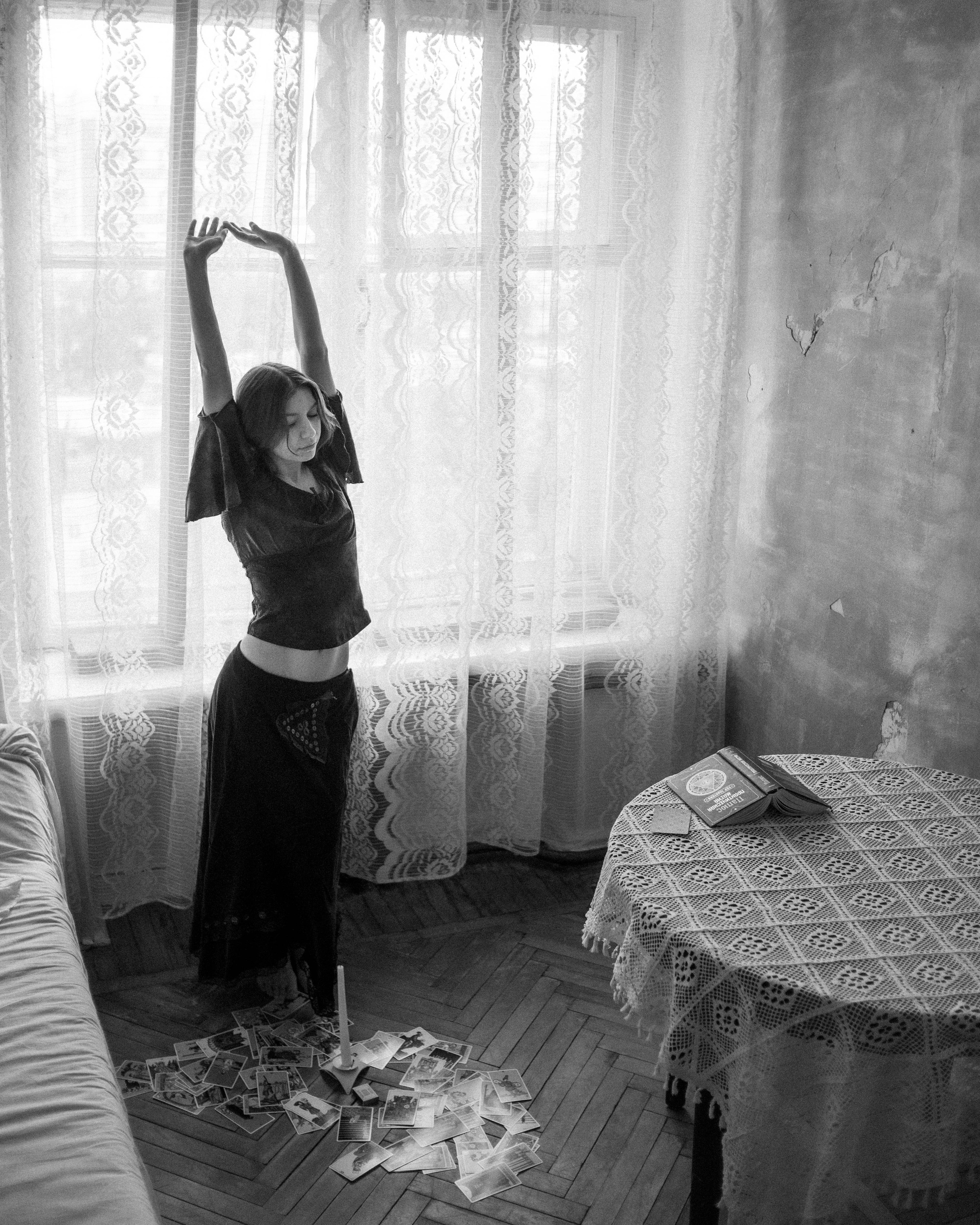 Аня. Женский фотограф. Создатель украшений ручной работы. Модель