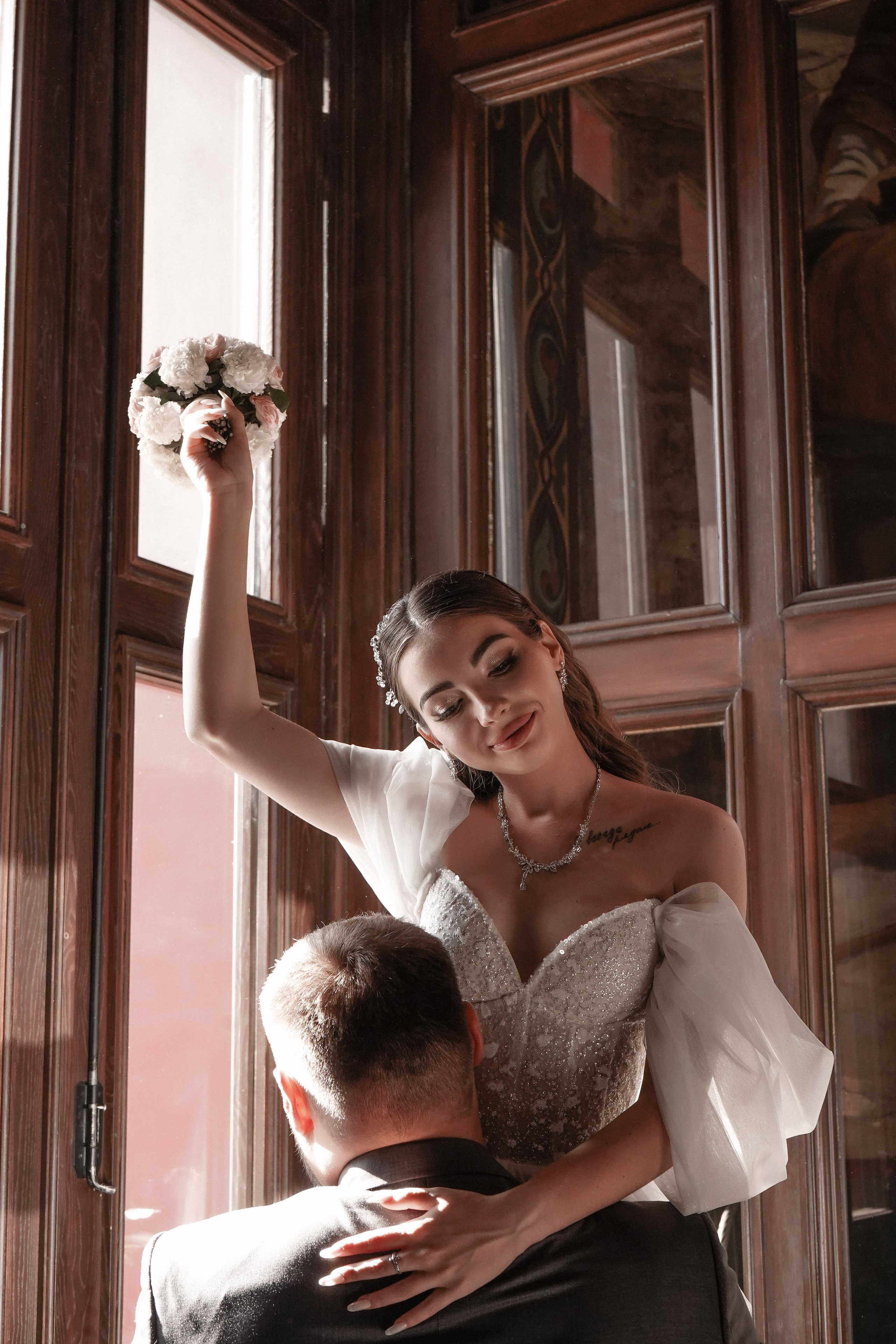 Фотограф и видеограф на свадьбу в Ростове-на-Дону 2026. Профессиональная работа, качественный результат. Свадебный фотограф в Ростове-на-Дону. Таинство Крещения и Венчания, семейные фотосессии. Алёна Чёботова