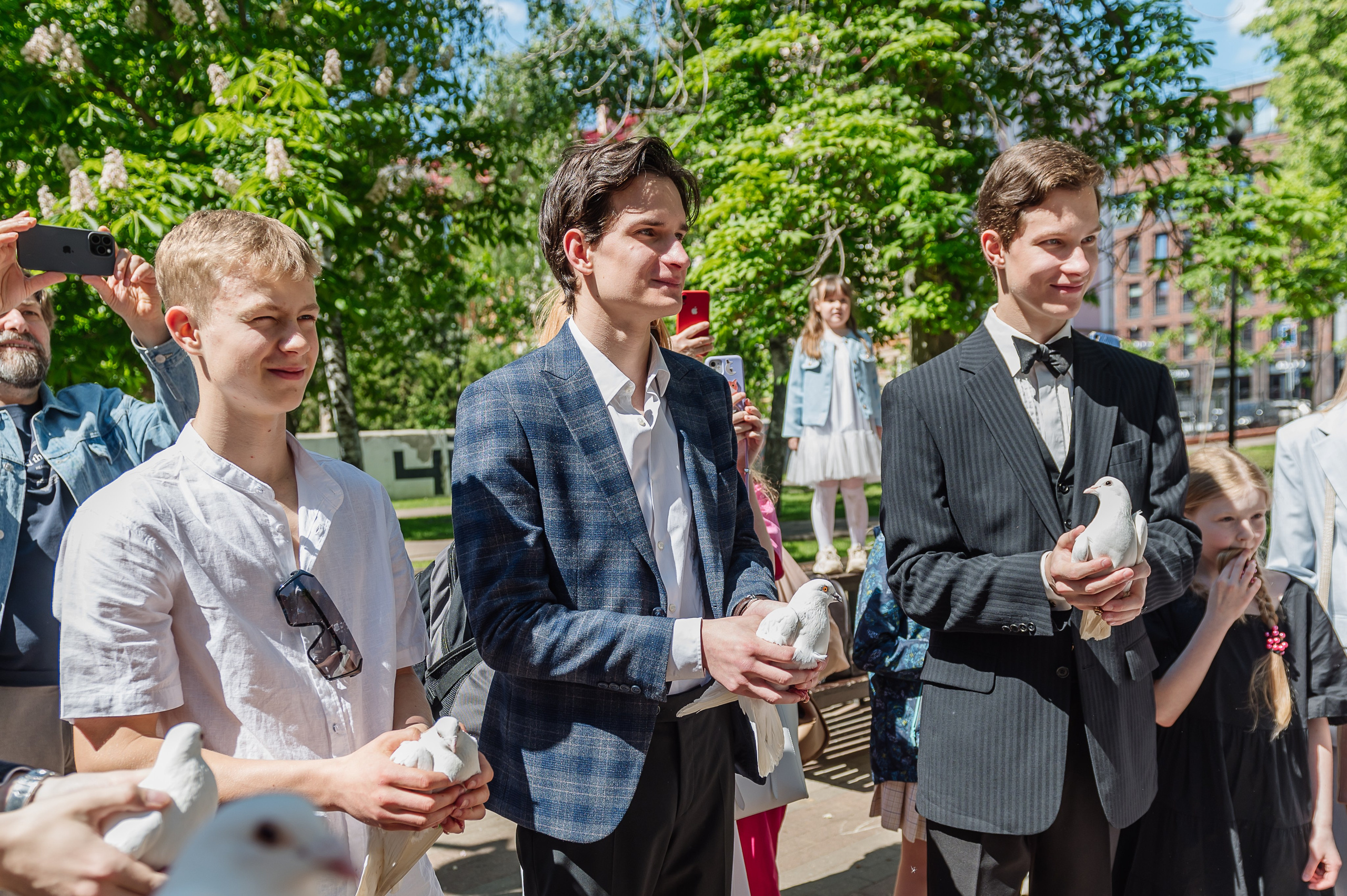 выпуск голубей на школьном выпускном