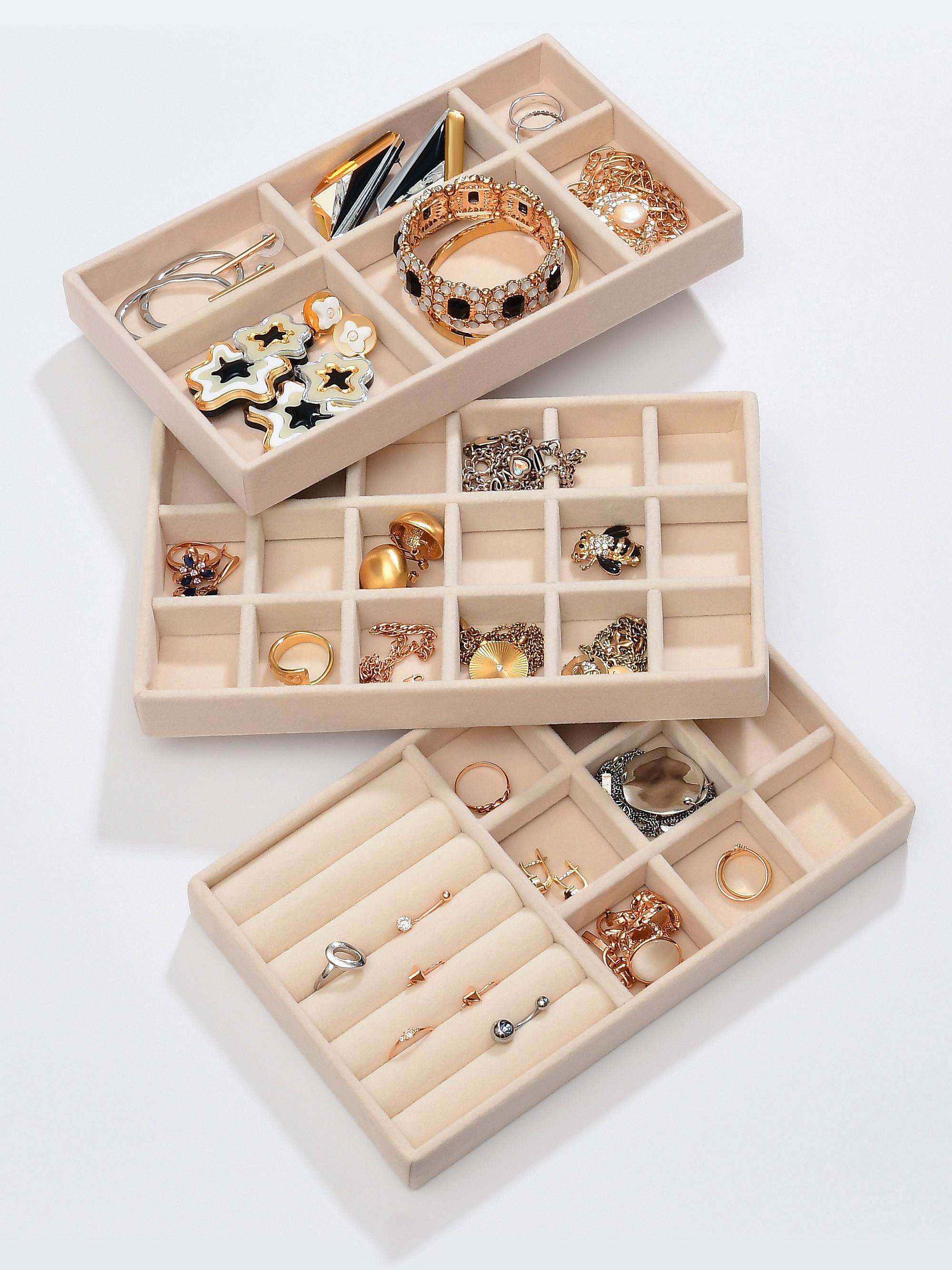 Съемка украшений. Фотосъемка ювелирных изделий и украшений в Москве. Предметная фотосъемка для маркетплейсов в Москве. Предметный фотограф Дмитрий Дрогунов