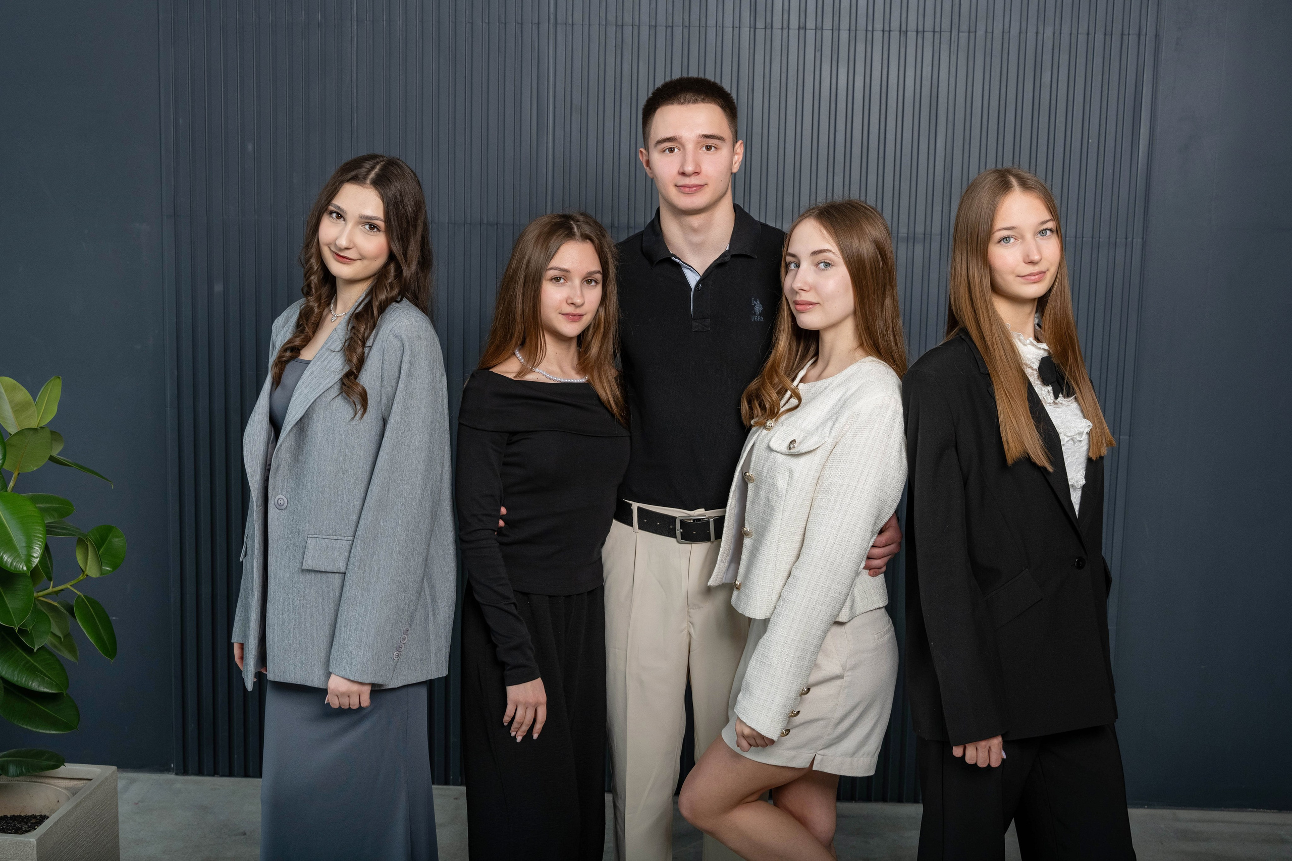 Школа № 34 Пример фотосессии на улице. Выпускные альбомы в Подольске Москве и МО