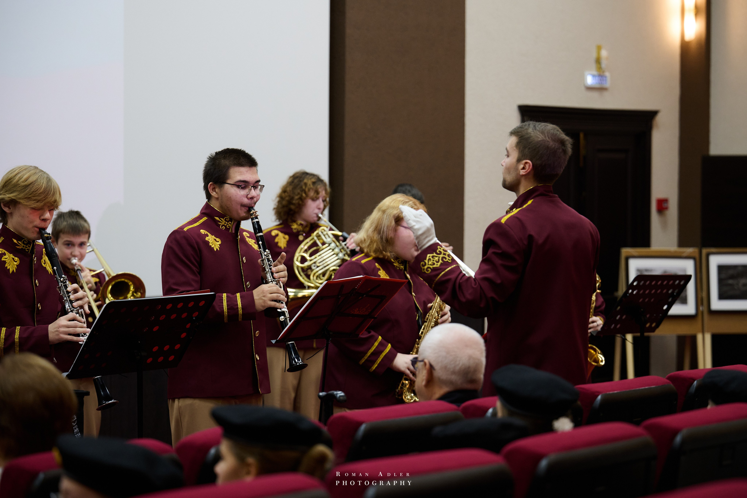 ДК «Победа» выставка фотопроекта «Территории». Фотограф Роман Адлер