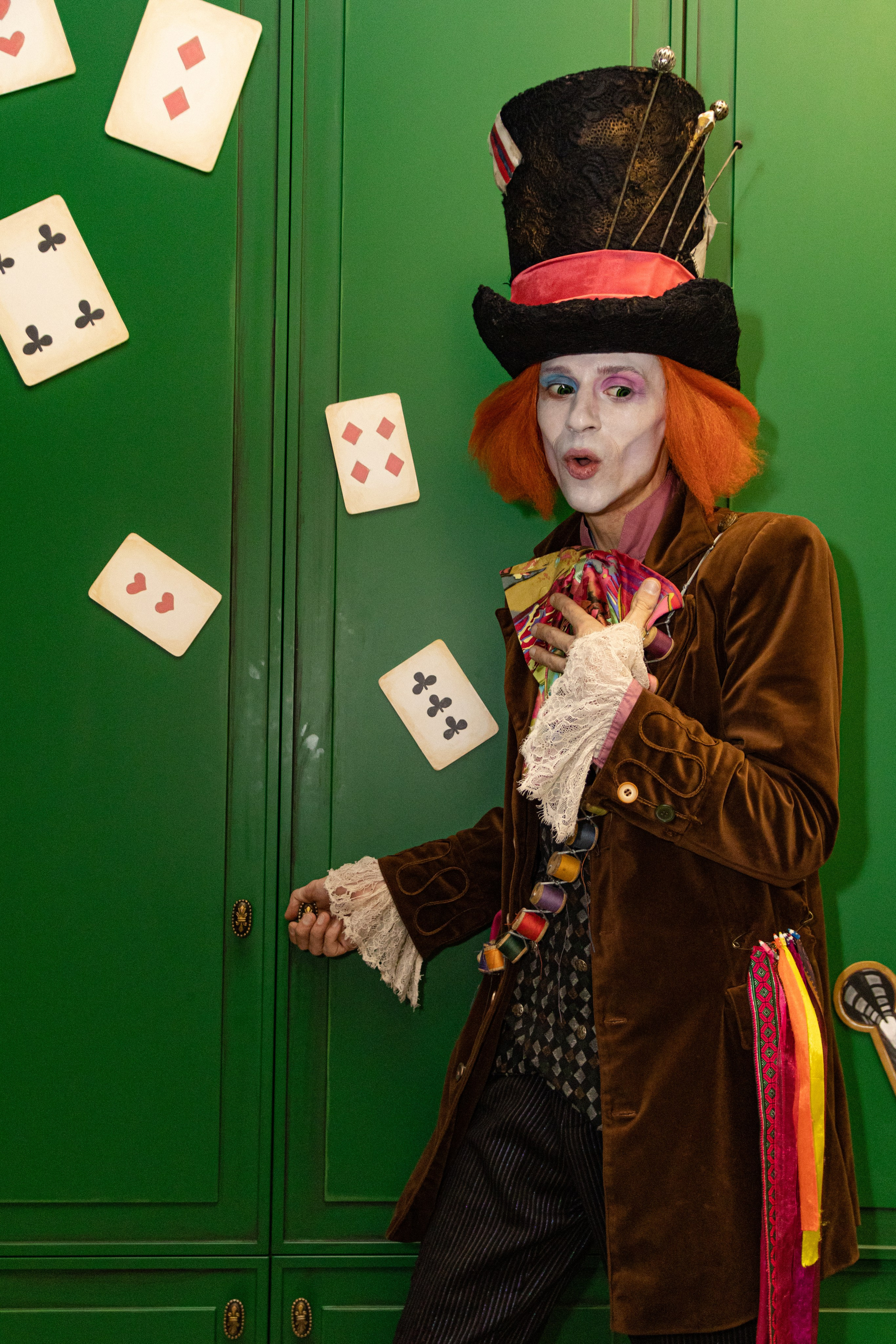 Шляпная магия: аниматор Шляпник и его фотограф сделают ваш праздник незабываемым!. Свадебный и репортажный фотограф Максим Вакс. Съемка любых мероприятий в Екатеринбурге