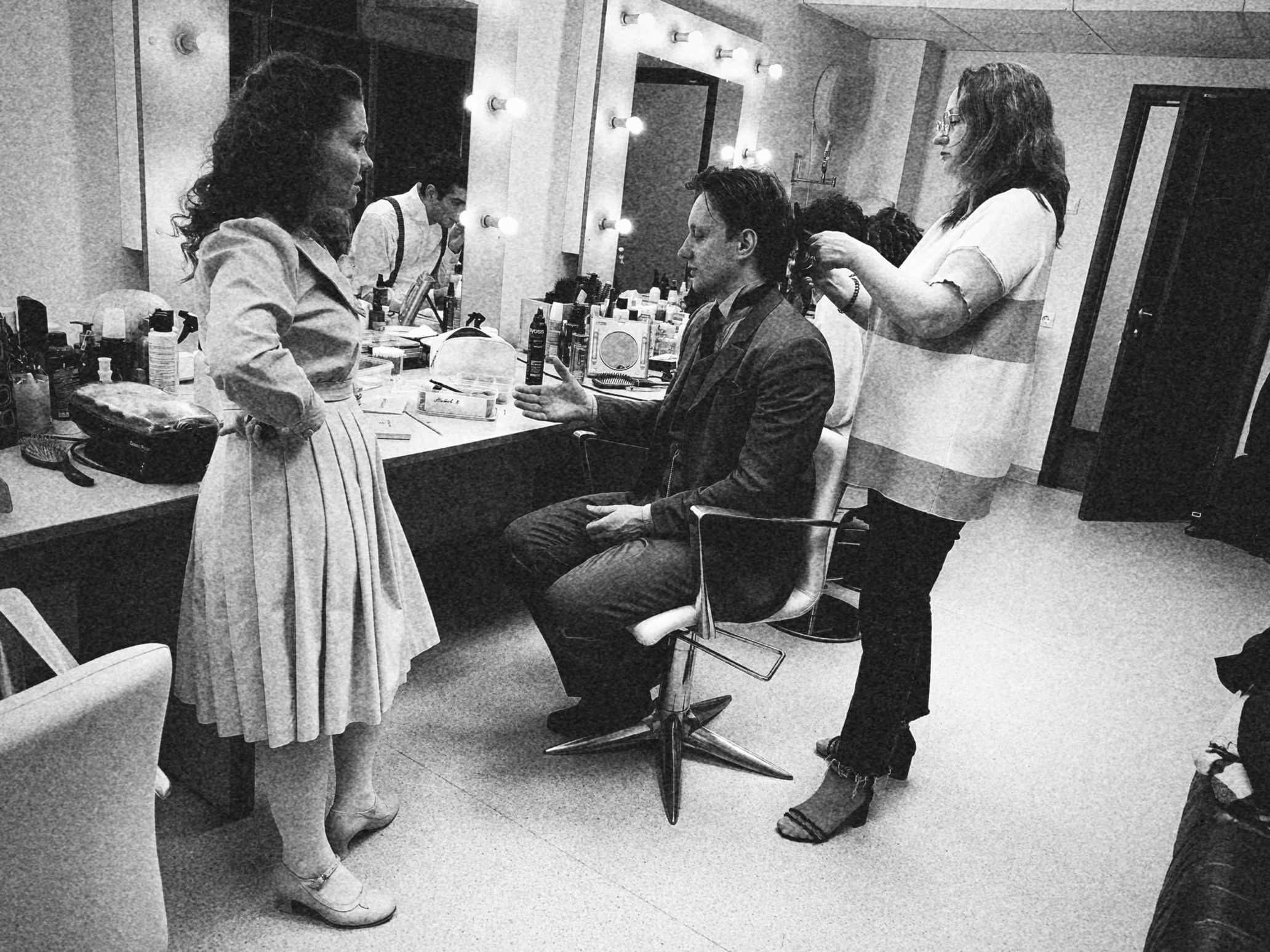 Фотосерия о магии театра и трансформации актёра: грим, костюмы, эмоции и визуальные метаморфозы на пути к сценическому образу. На фото — актёры Театра Стаса Намина и Мастерской Петра Фоменко. Фотограф: Ожерельев Лев